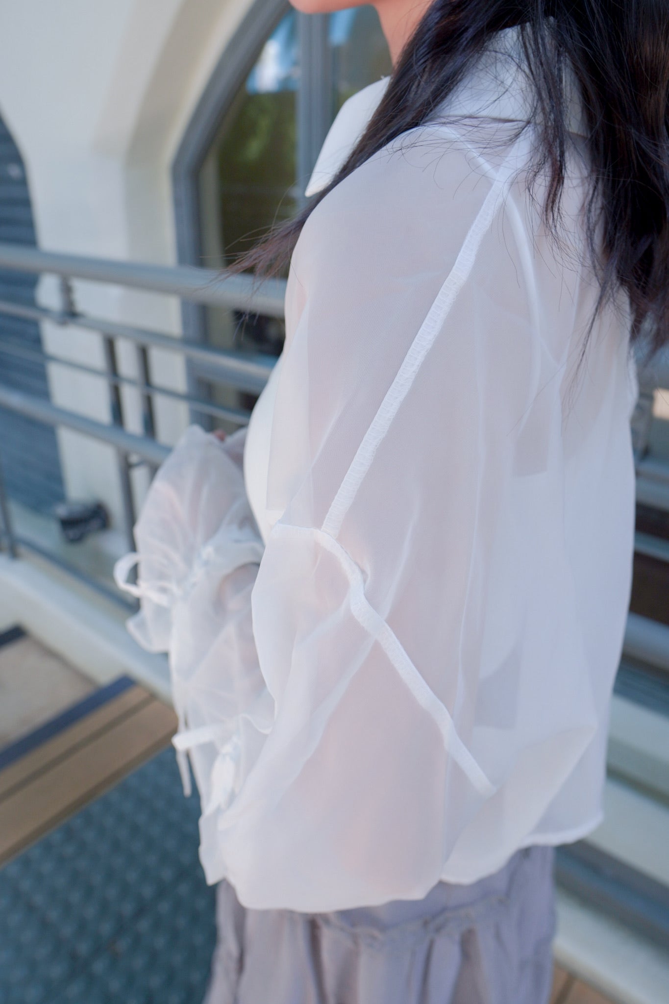 <預訂> 蝴蝶結綁帶短版開胸透透長袖裇衫