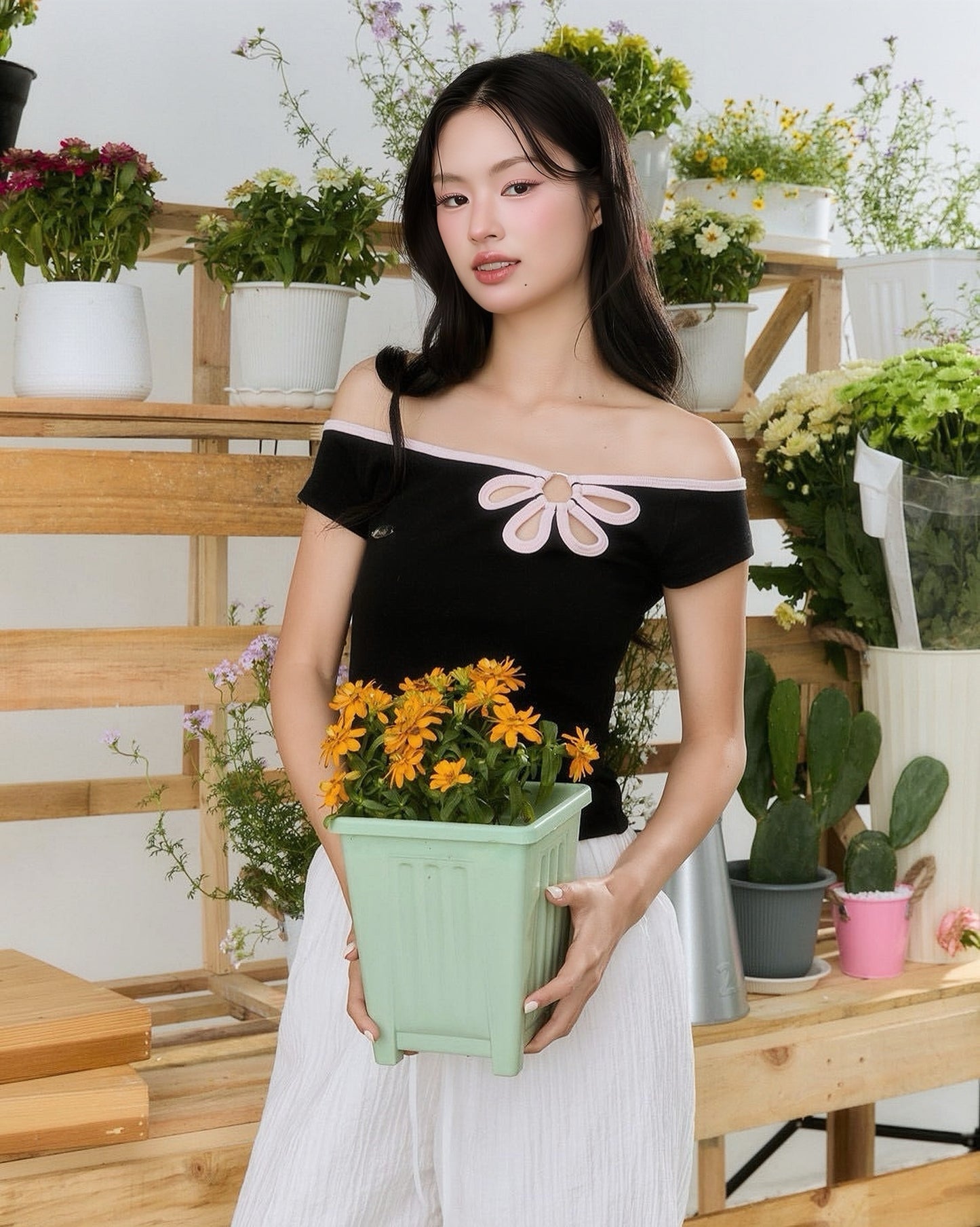 <預訂> 泰國人氣小眾品牌🇹🇭 3-Ways彈性花花短袖上衣 | 黑