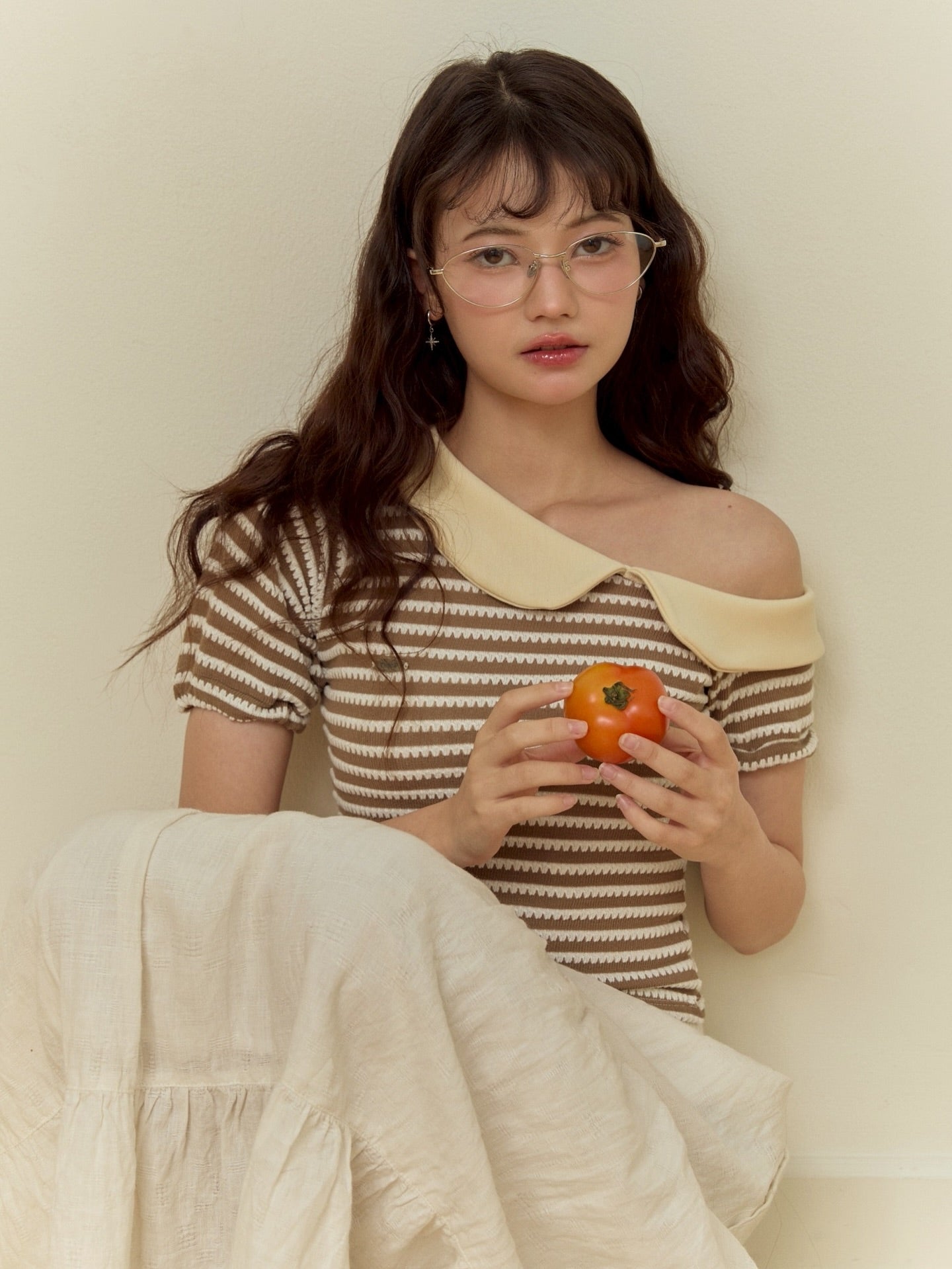 <預訂> 高質泰國人氣小眾品牌🇹🇭 小露肩彈性側花朵鉤編針織短袖上衣｜四色入