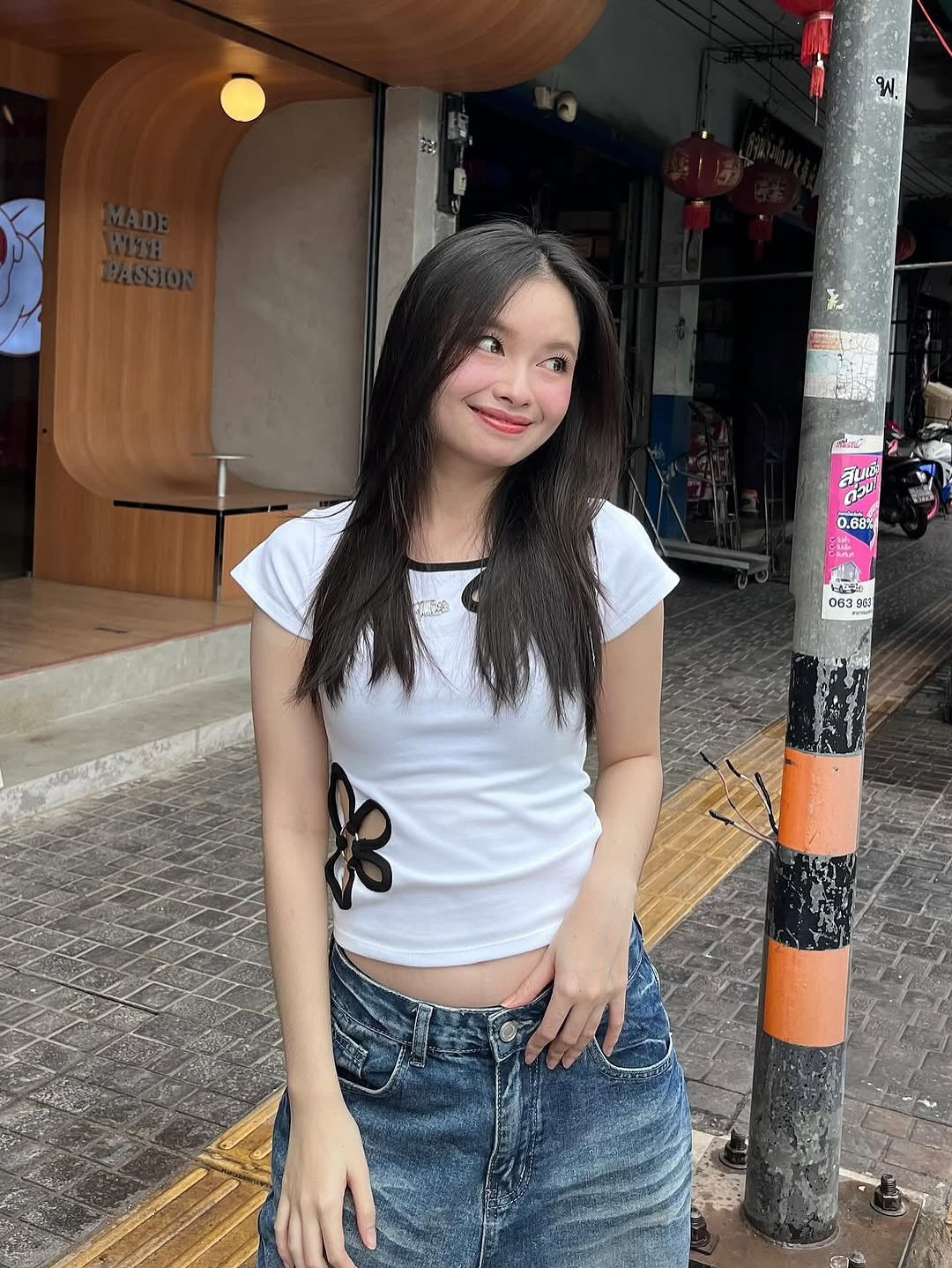 <預訂> 高質泰國人氣小眾品牌🇹🇭 手工彈性立體花花短袖上衣 | 白