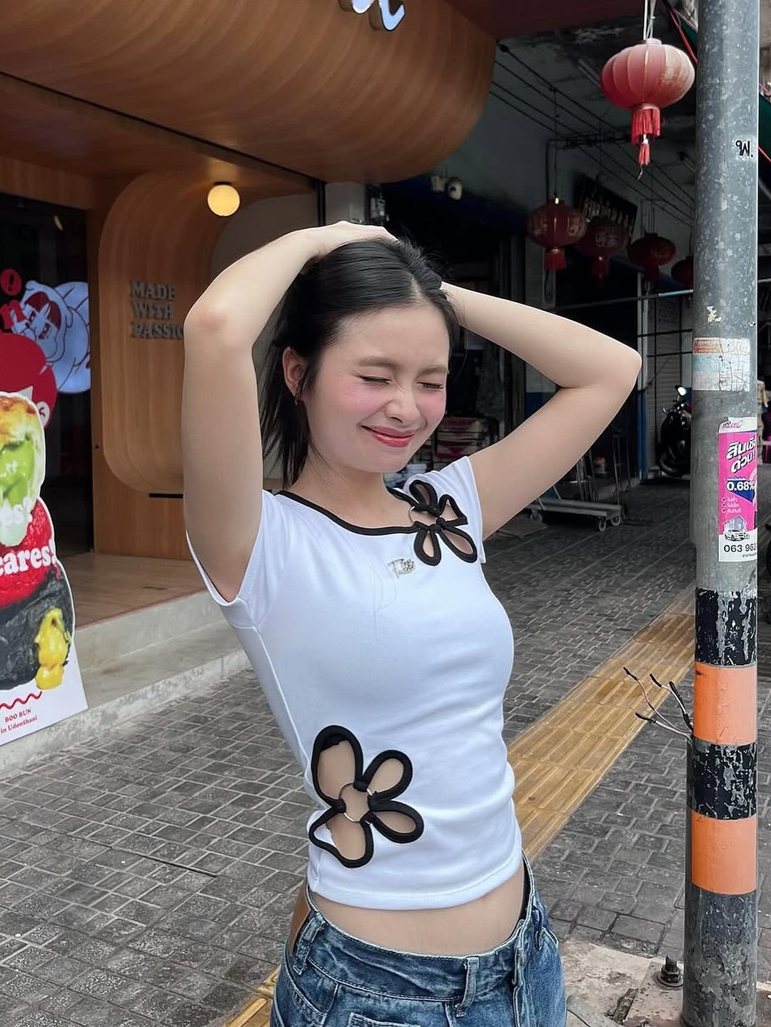 <預訂> 高質泰國人氣小眾品牌🇹🇭 手工彈性立體花花短袖上衣 | 白