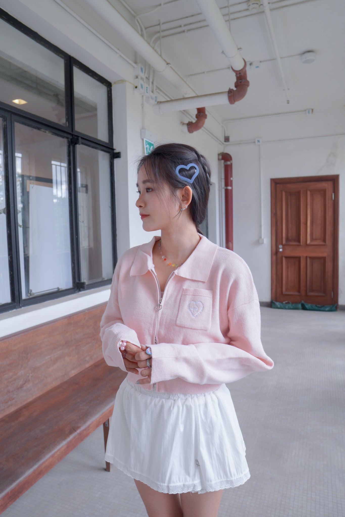 <現貨> 超可愛～馬卡龍愛心刺繡拉鍊口袋針織上衣｜淺粉