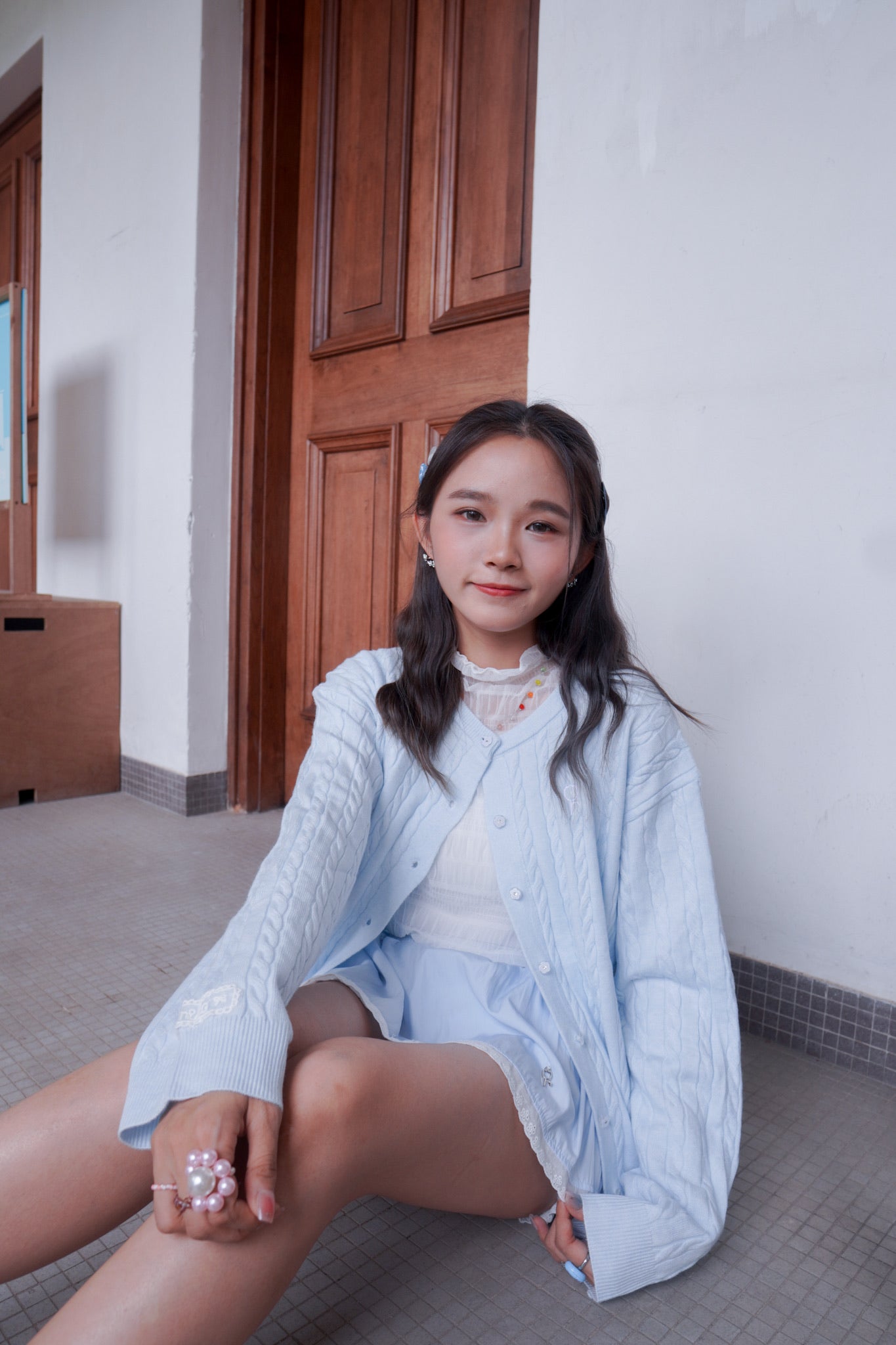 <現貨> 超可愛糖果色～棉花中長款花朵扣麻花開胸外套｜天藍