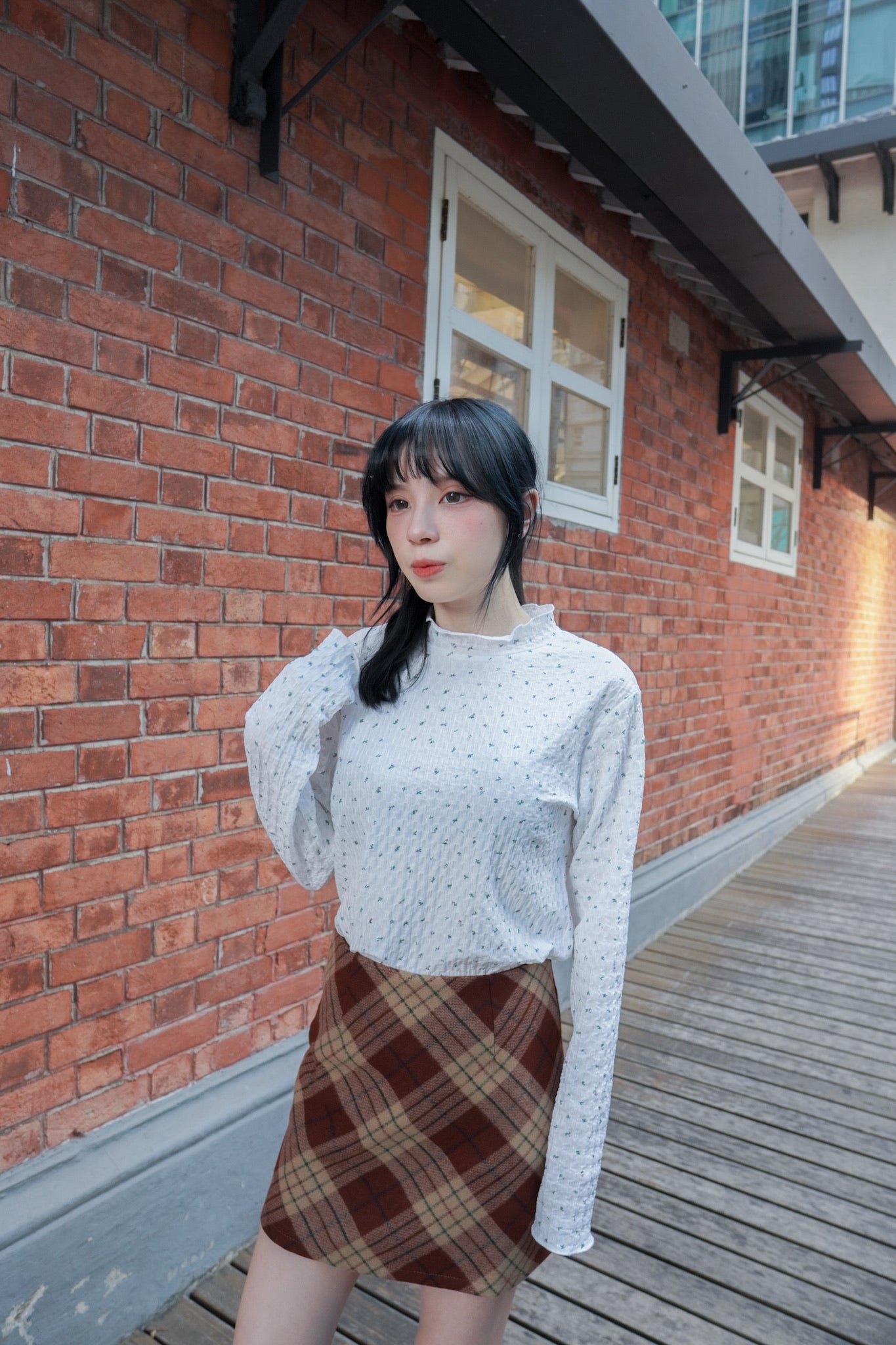 <現貨> 肌理感ruffle邊碎花打底長袖上衣