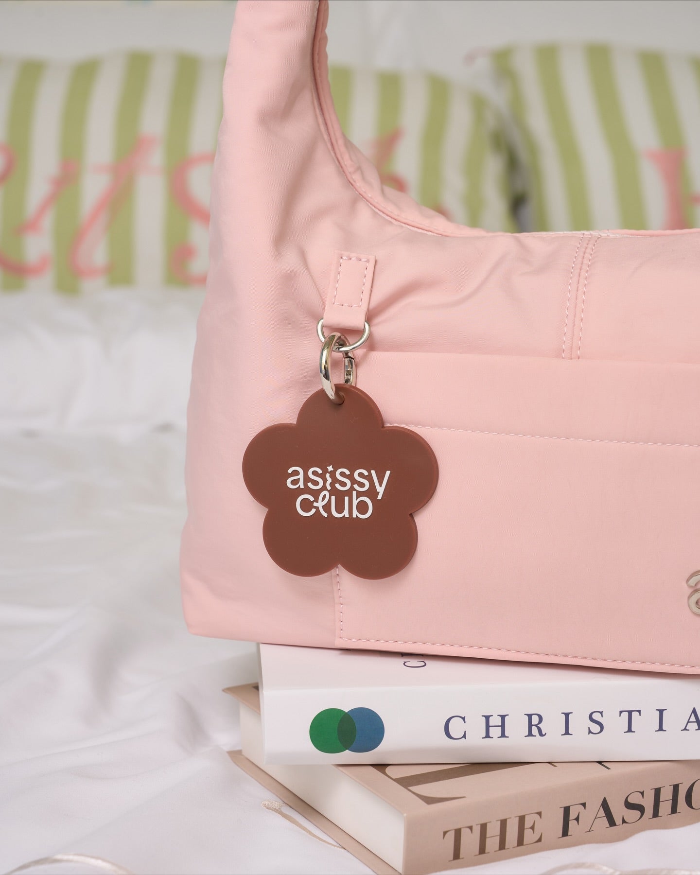 <預訂> 泰國小眾品牌🇹🇭 超人氣大容量防水手提袋 (附贈花朵裝飾配件) | 七色入