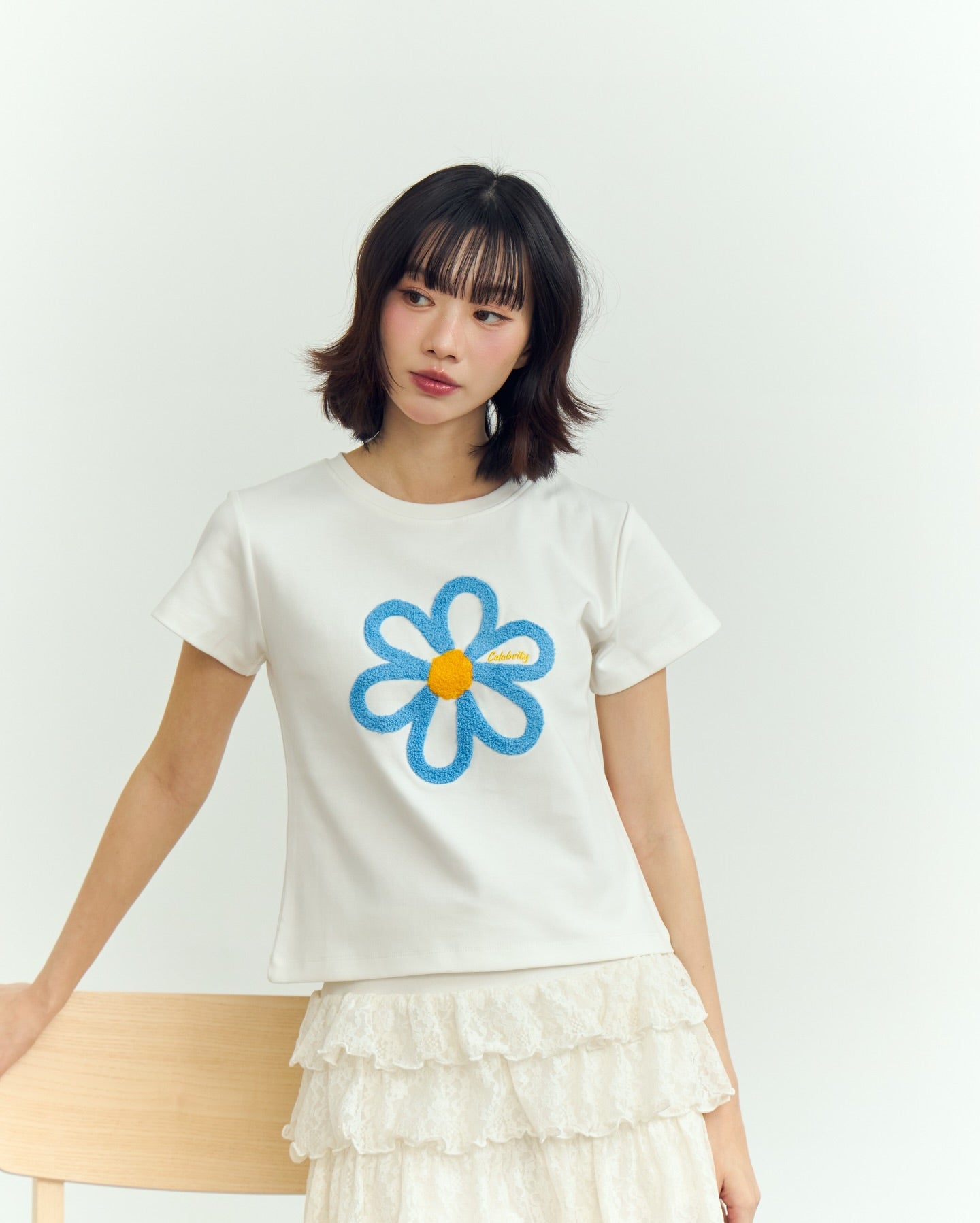 <預訂> 泰國小眾品牌🇹🇭 立體刺繡工藝花花圓領Crop Tee上衣 | 三色入
