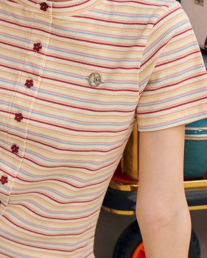 <預訂> 泰國小眾品牌🇹🇭 間條圓領LOGO花花鈕扣Tee | 三色入