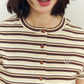 <預訂> 泰國小眾品牌🇹🇭 間條圓領LOGO花花鈕扣Tee | 三色入