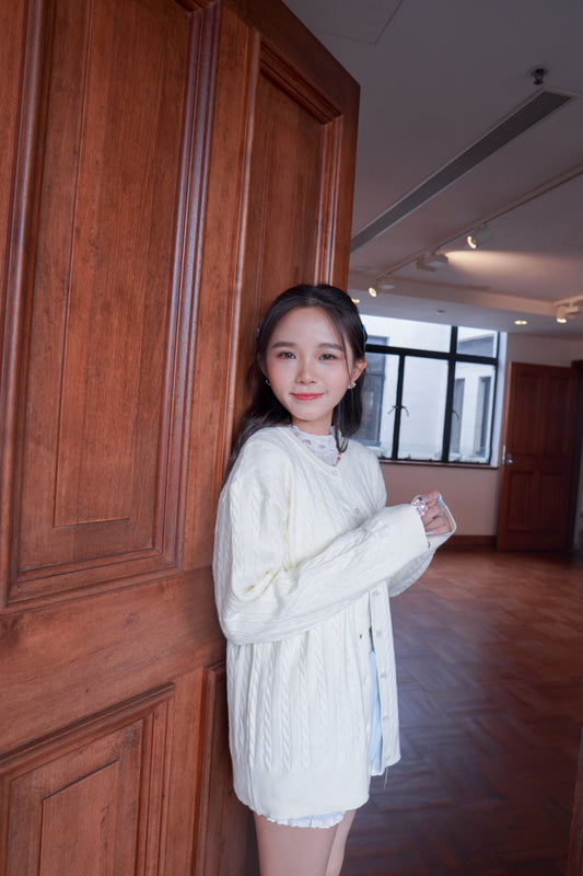 <現貨> 超可愛糖果色～棉花中長款花朵扣麻花開胸外套｜淺黃