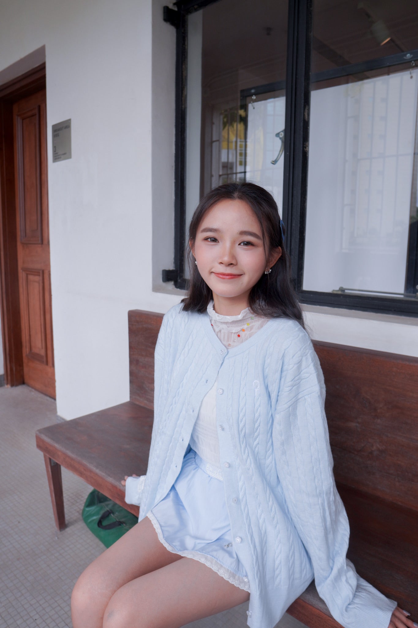 <現貨> 超可愛糖果色～棉花中長款花朵扣麻花開胸外套｜天藍