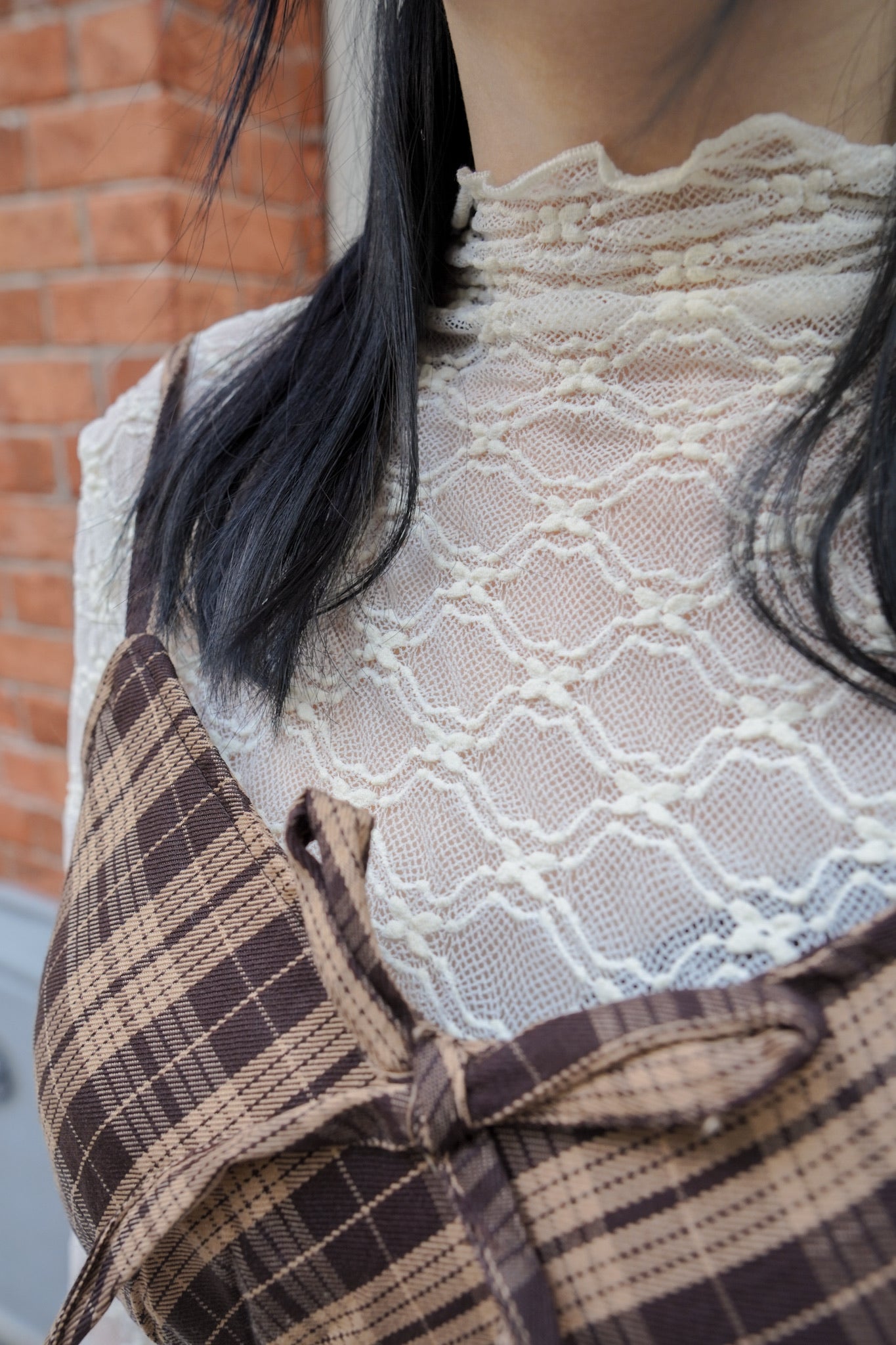 <現貨> 蕾絲提花透透高領長袖打底上衣｜兩色入