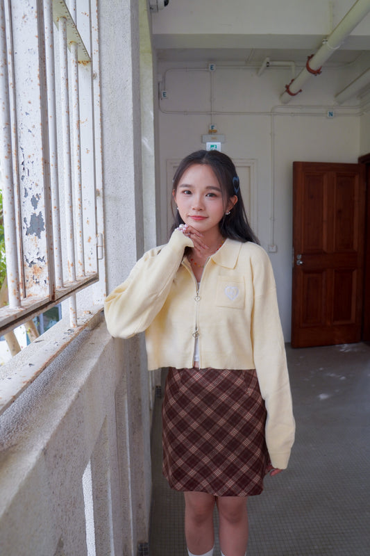 <預訂> 超可愛～馬卡龍愛心刺繡拉鍊口袋針織上衣｜米黃