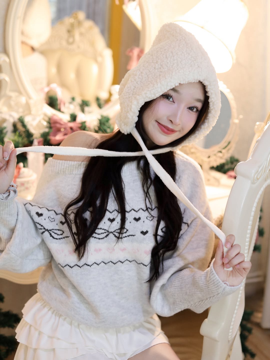 <預訂> 泰國小眾品牌🇹🇭 節日感蝴蝶結愛心圖案露肩針織長袖上衣 | 三色入