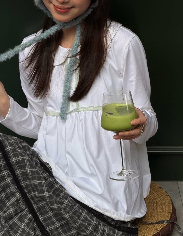 <預訂> 越南小眾品牌🇻🇳 奶白蕾絲邊拼色長袖上衣