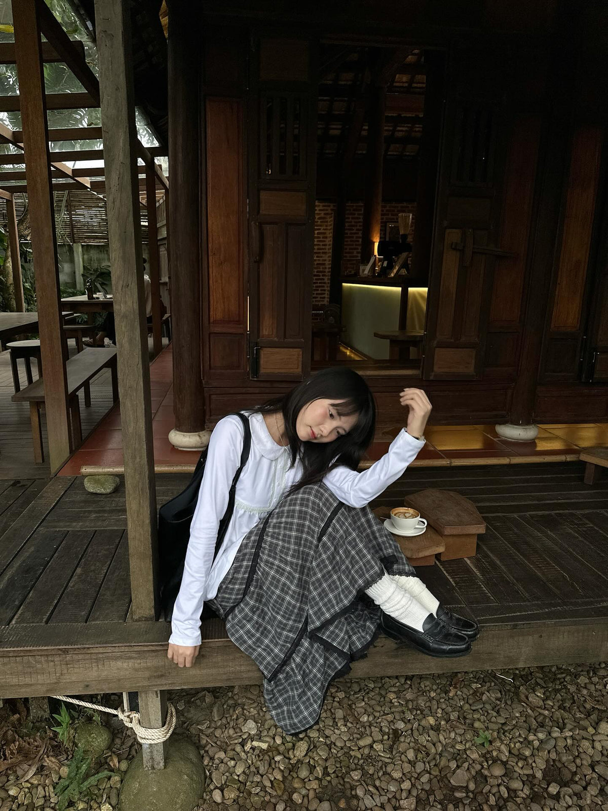<預訂> 越南小眾品牌🇻🇳 奶白蕾絲邊拼色長袖上衣