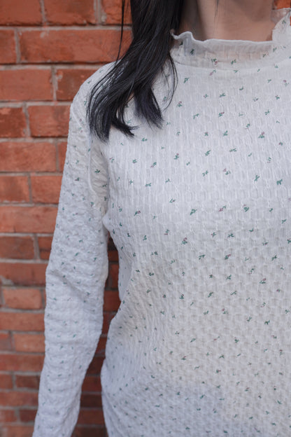 <現貨> 肌理感ruffle邊碎花打底長袖上衣