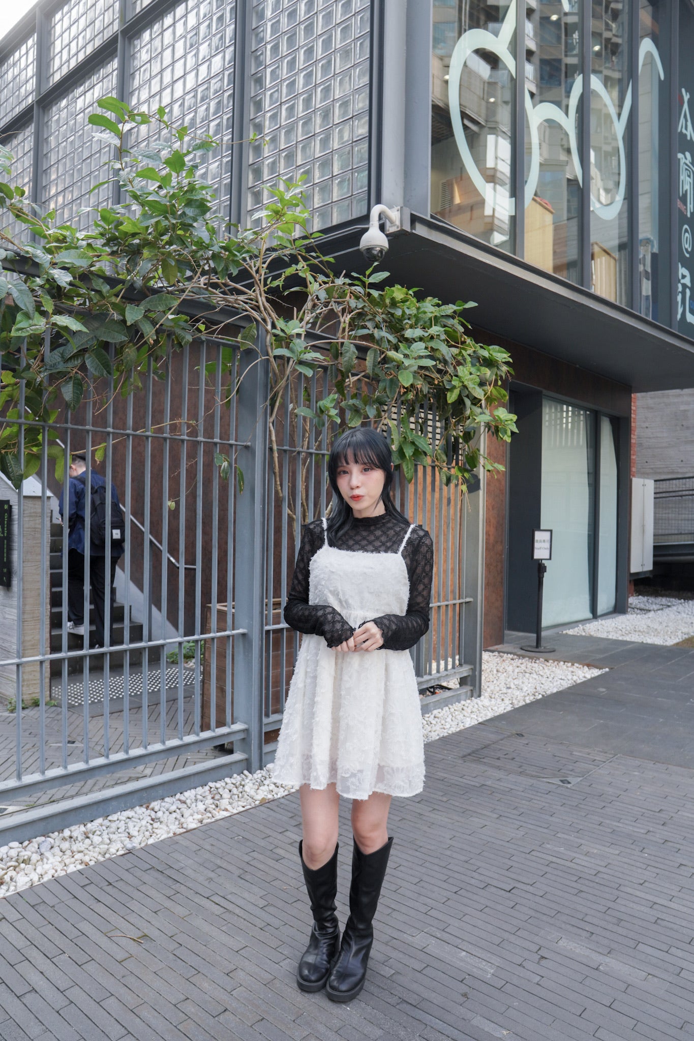 <現貨> 羽毛提花鏤空綁帶短連衣裙OPs｜兩色入