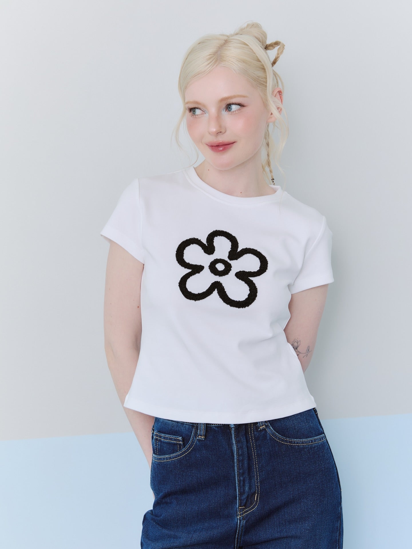 <預訂> 泰國小眾品牌🇹🇭 蓬鬆刺繡花花Crop Tee | 兩色入