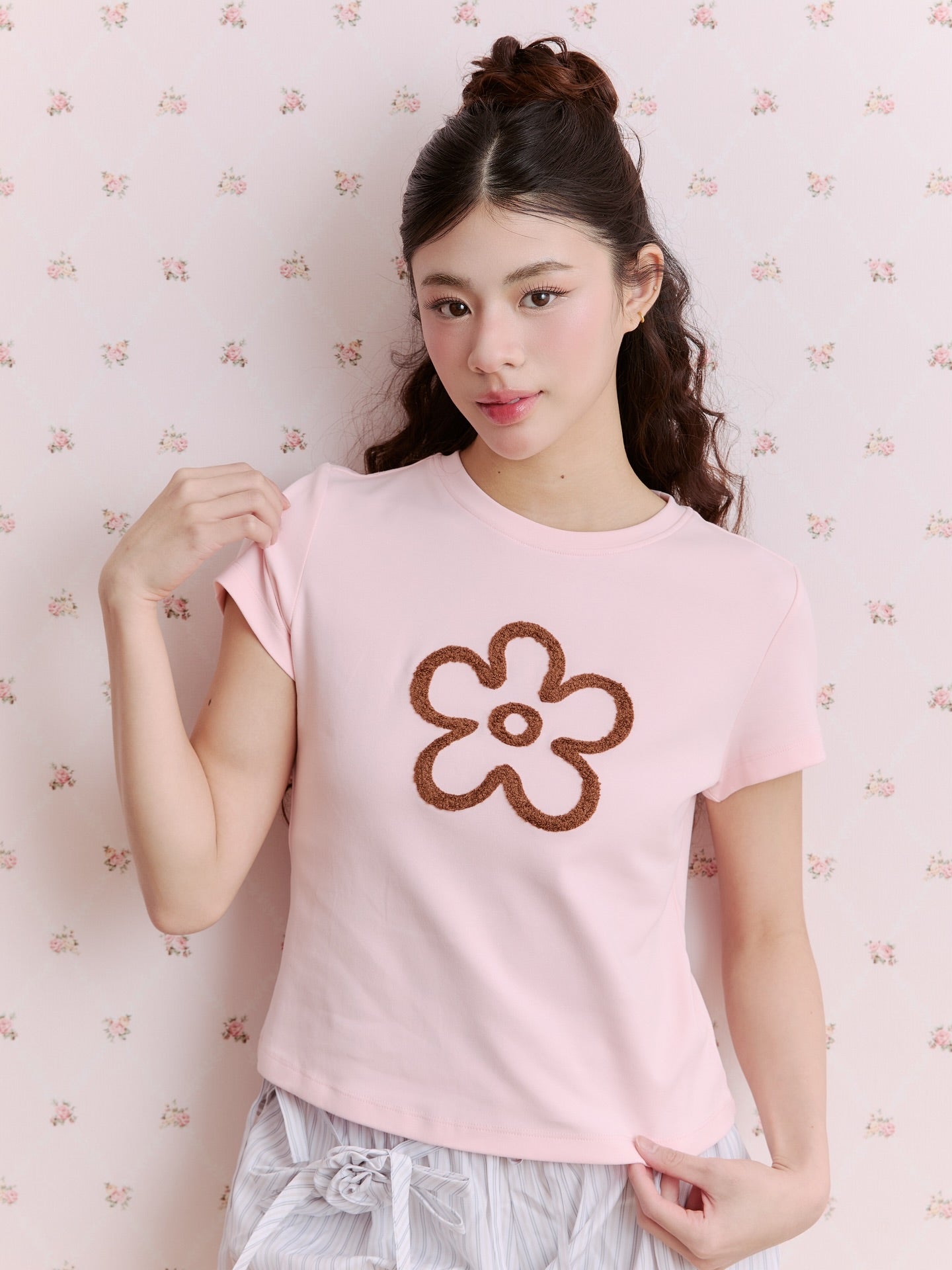<預訂> 泰國小眾品牌🇹🇭 蓬鬆刺繡花花Crop Tee | 兩色入