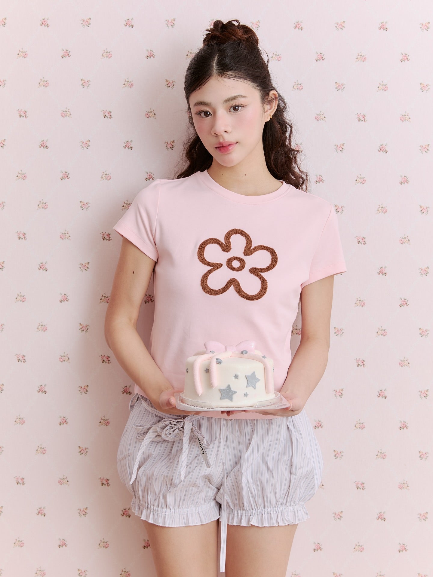 <預訂> 泰國小眾品牌🇹🇭 蓬鬆刺繡花花Crop Tee | 兩色入
