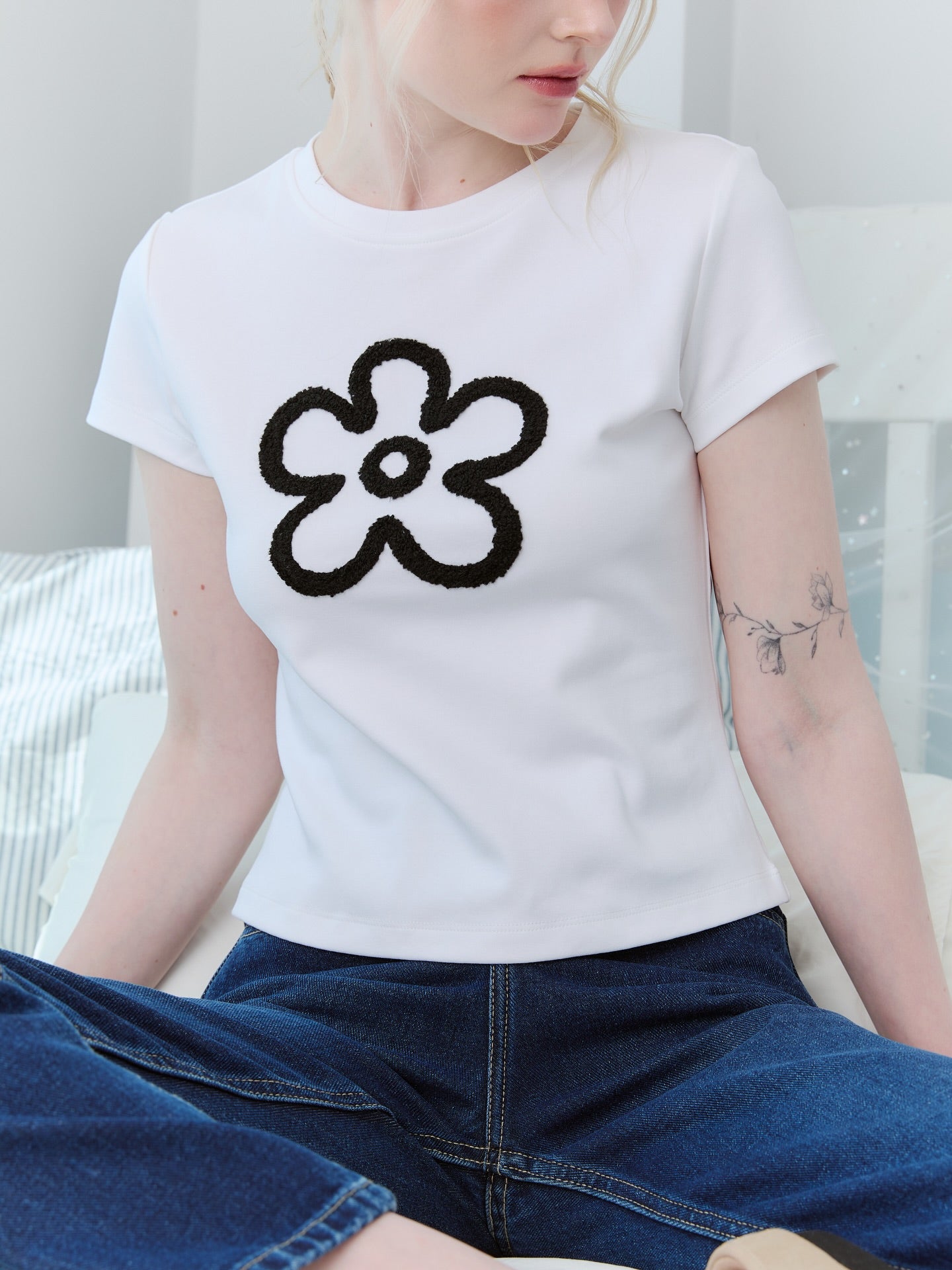 <預訂> 泰國小眾品牌🇹🇭 蓬鬆刺繡花花Crop Tee | 兩色入