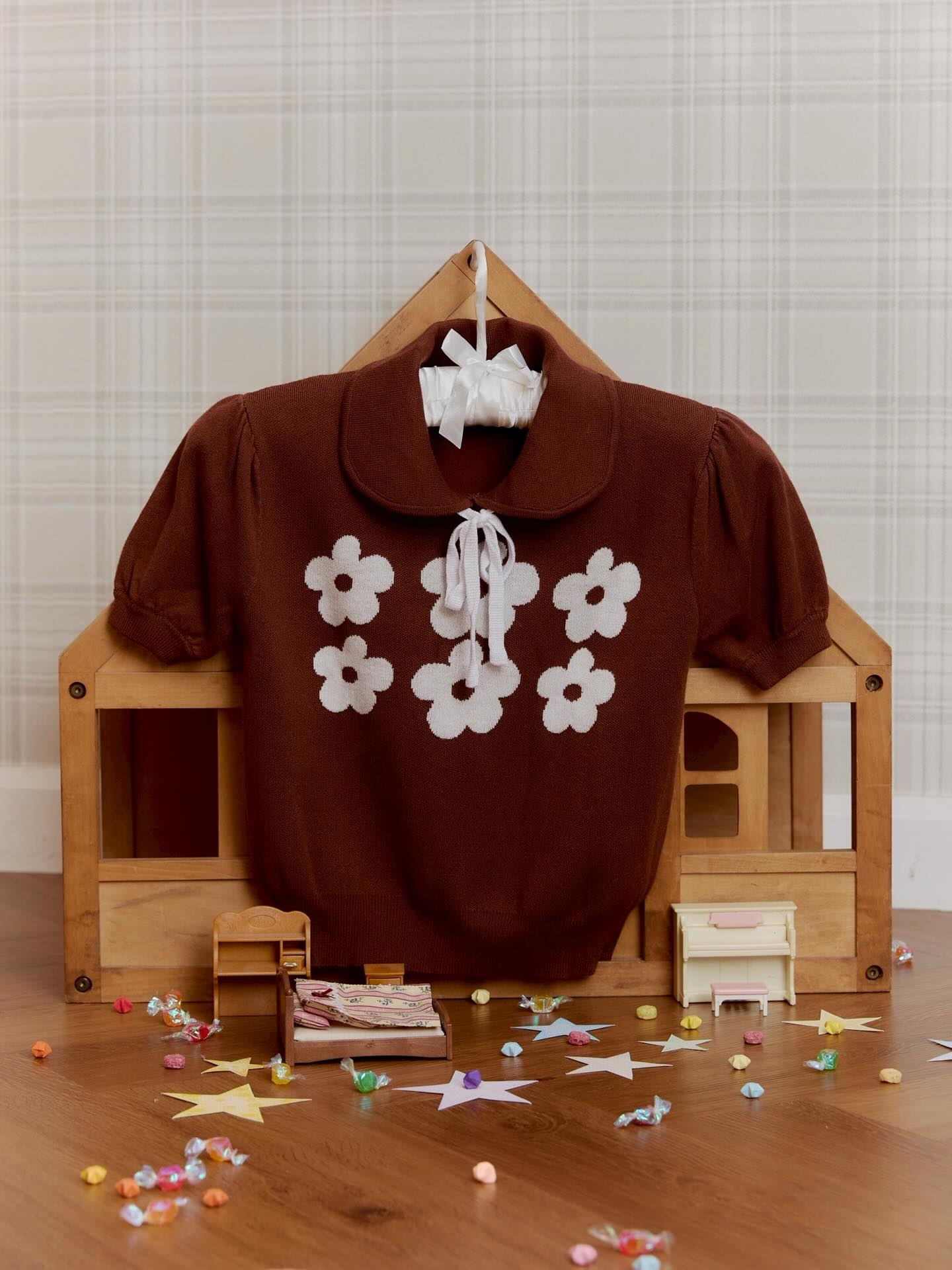 <預訂> 泰國小眾品牌🇹🇭 刺繡花花針織Crop Tee | 兩色入