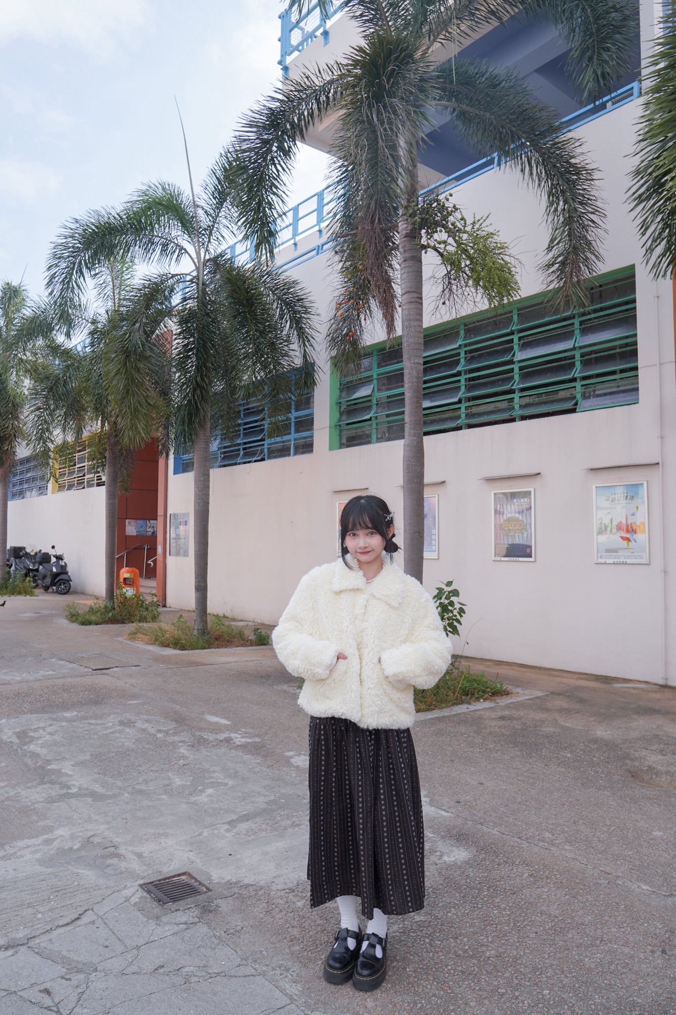 <現貨> 自家製 毛茸茸奶杏反領口袋外套