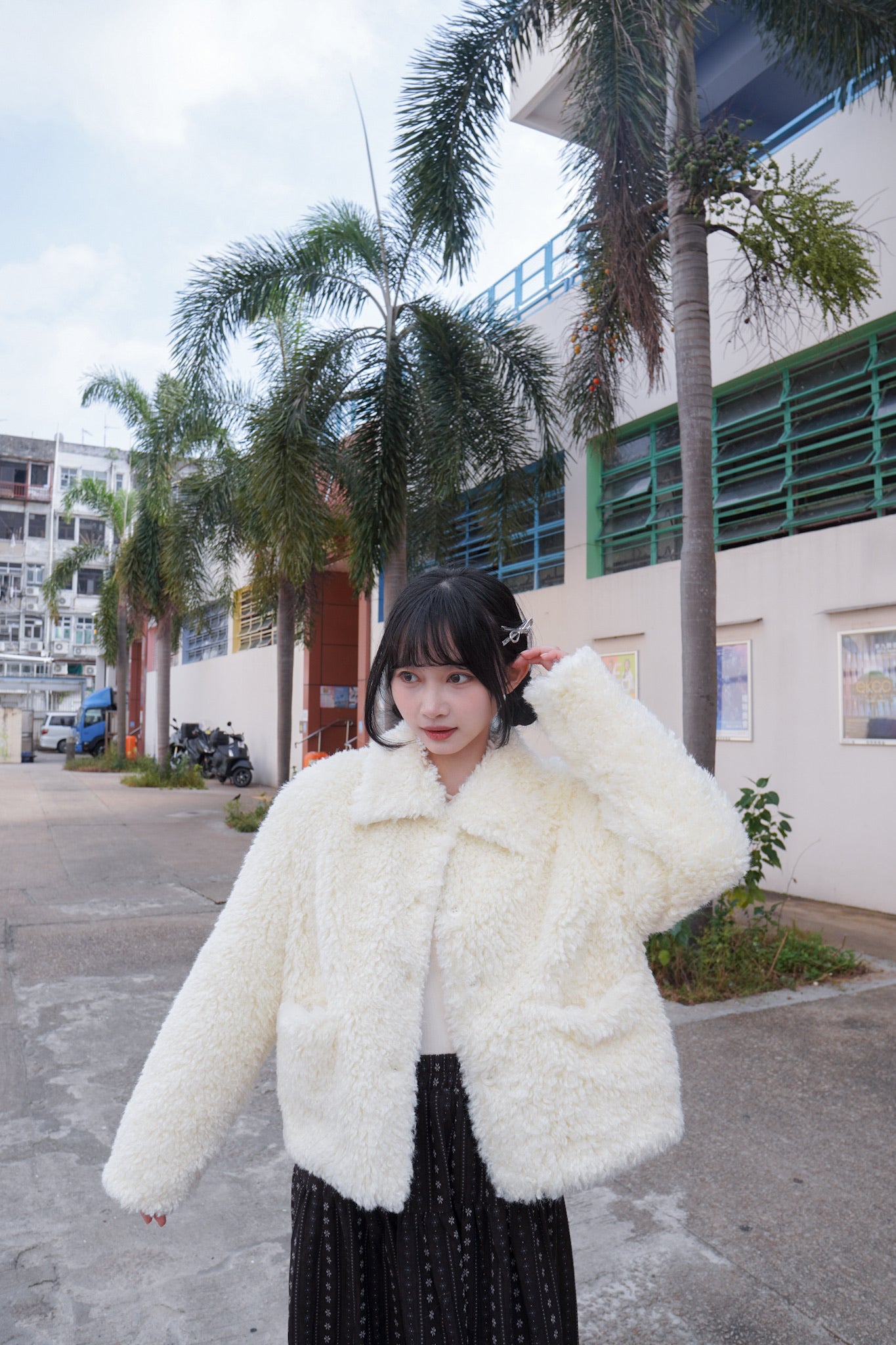 <現貨> 自家製 毛茸茸奶杏反領口袋外套