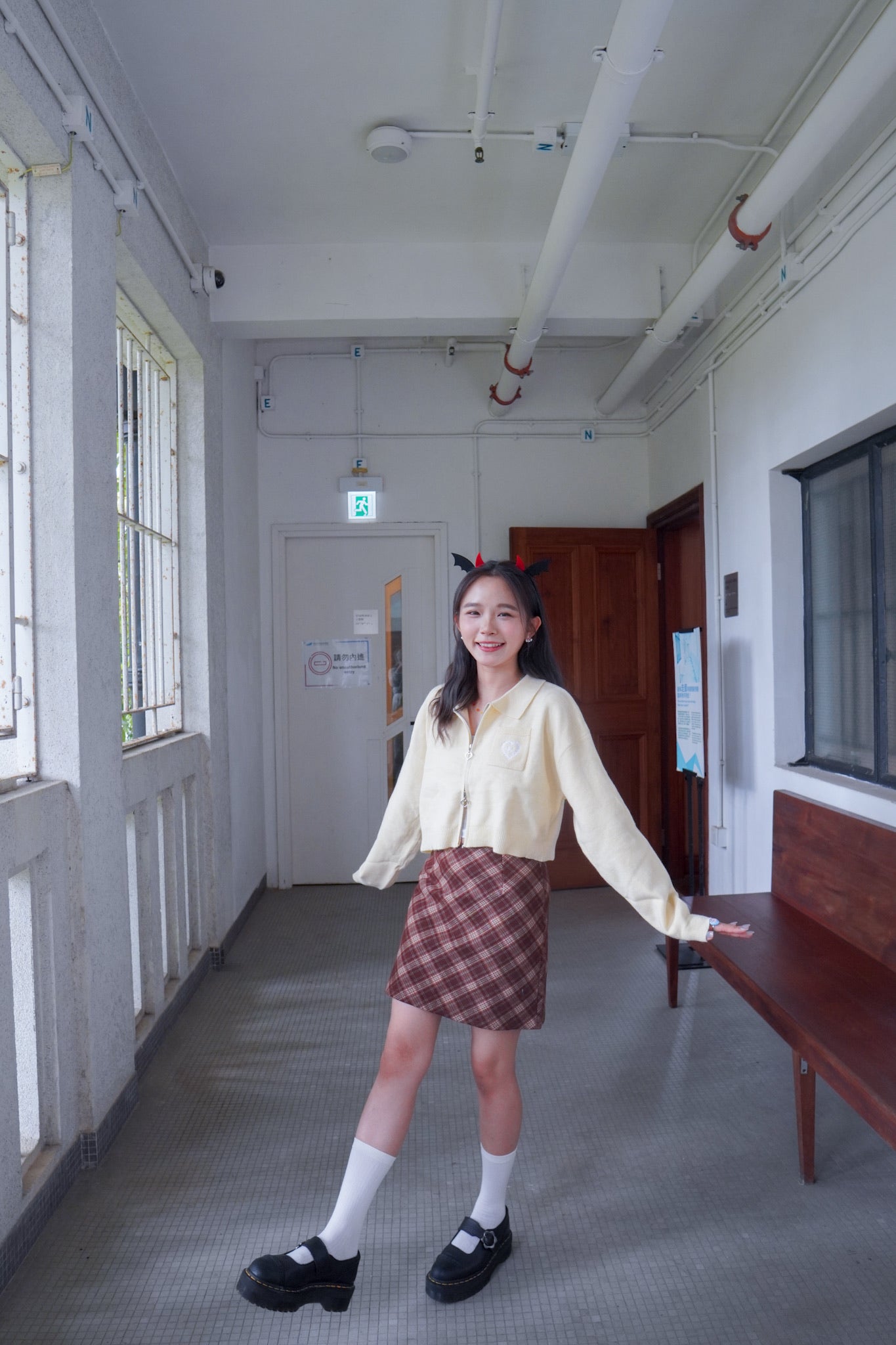 <預訂> 超可愛～馬卡龍愛心刺繡拉鍊口袋針織上衣｜米黃