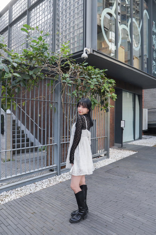 <現貨> 羽毛提花鏤空綁帶短連衣裙OPs｜兩色入