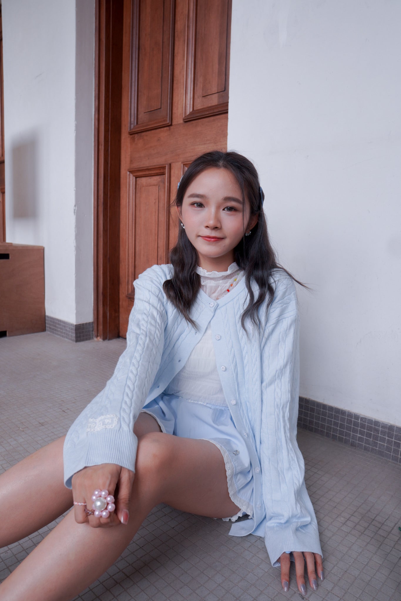 <現貨> 超可愛糖果色～棉花中長款花朵扣麻花開胸外套｜天藍