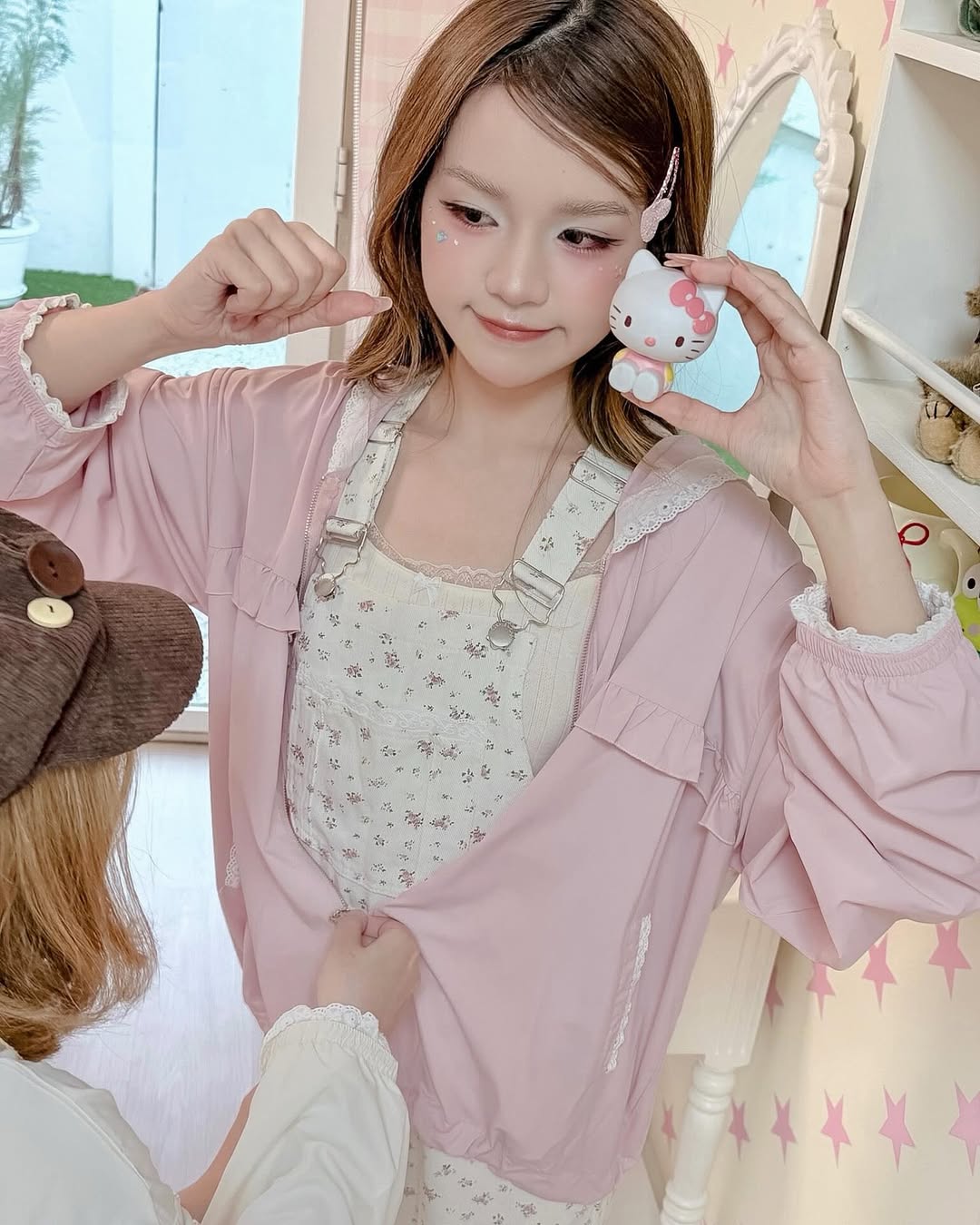 <預訂> 泰國小眾品牌🇹🇭 今年大人氣 蕾絲邊防UV ruffle拉鏈連帽外套 | 六色入