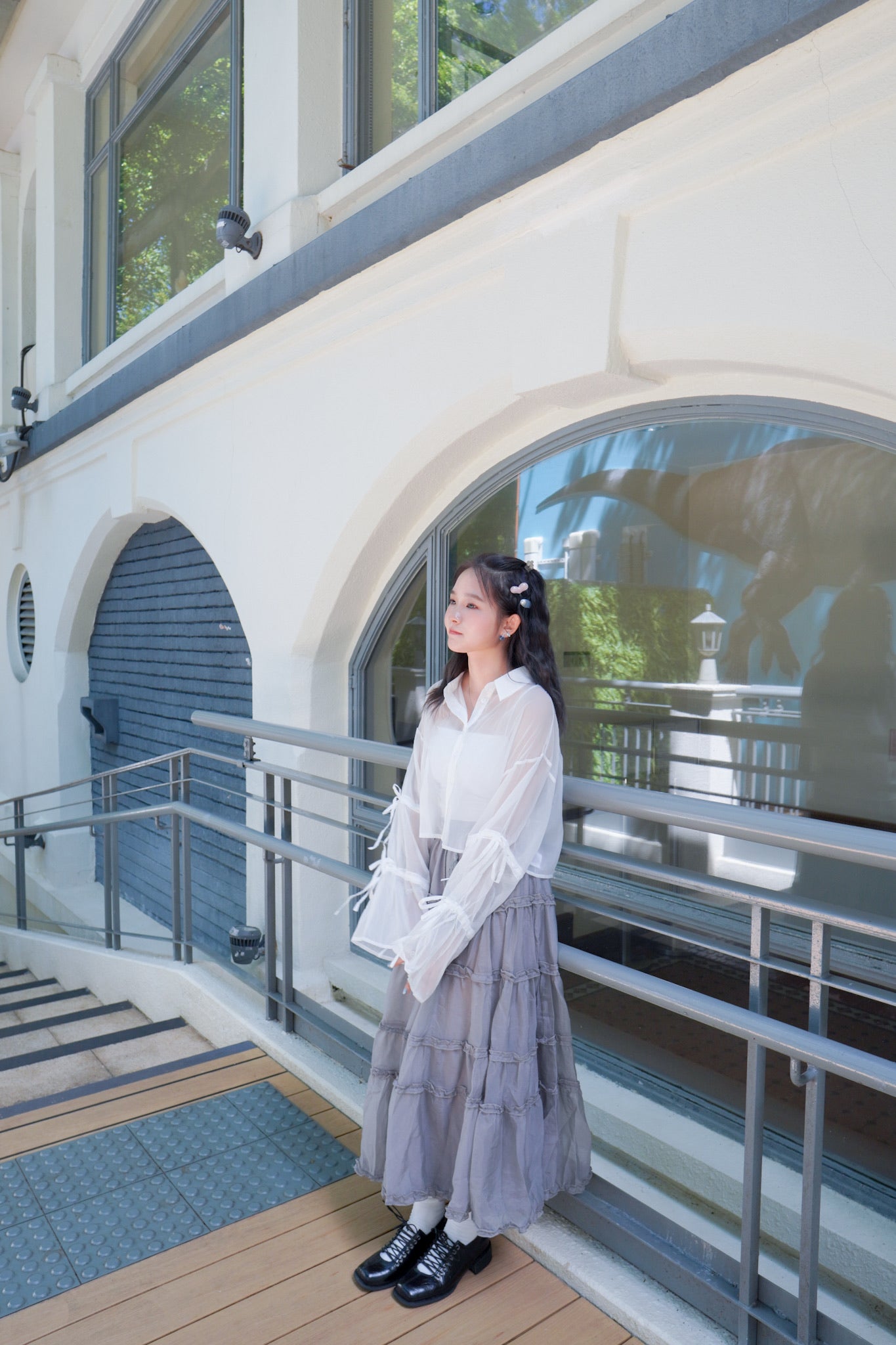 <預訂> 蝴蝶結綁帶短版開胸透透長袖裇衫