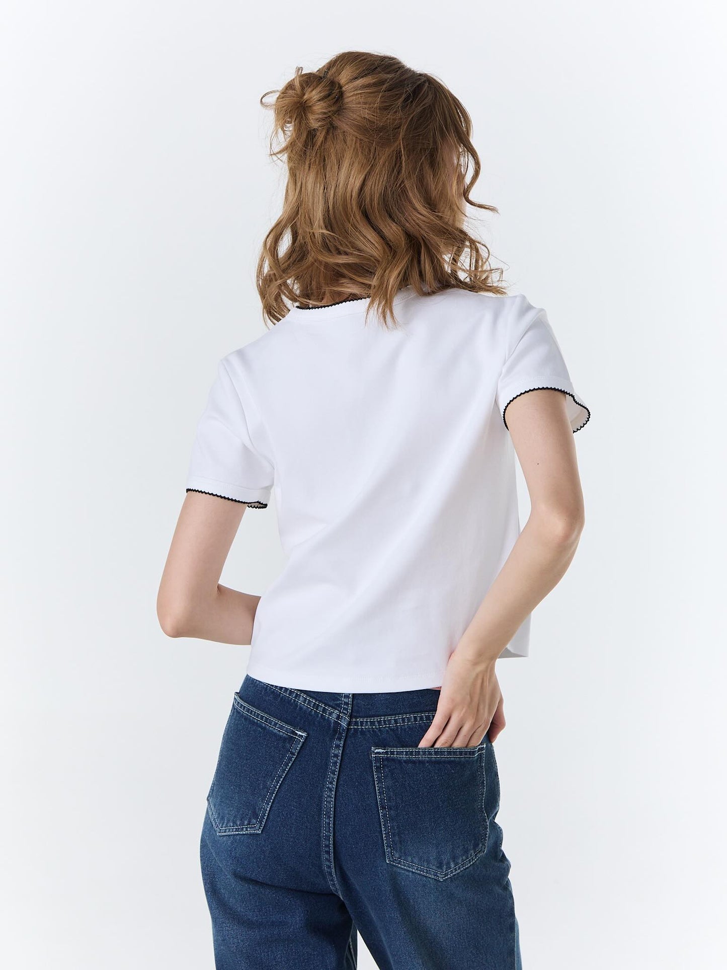 <預訂> 泰國小眾品牌🇹🇭 扇形花邊ruffle領花花小 logo Crop Tee | 五色入