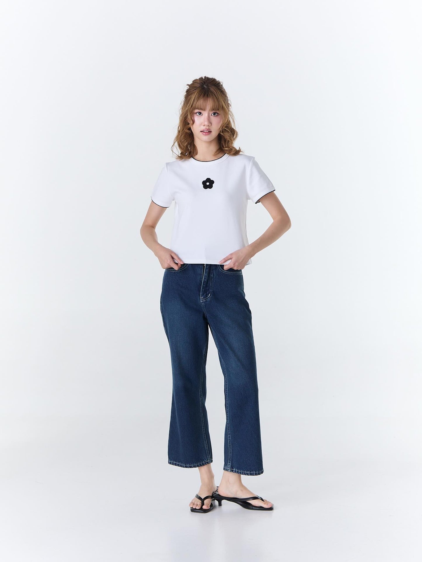 <預訂> 泰國小眾品牌🇹🇭 扇形花邊ruffle領花花小 logo Crop Tee | 五色入