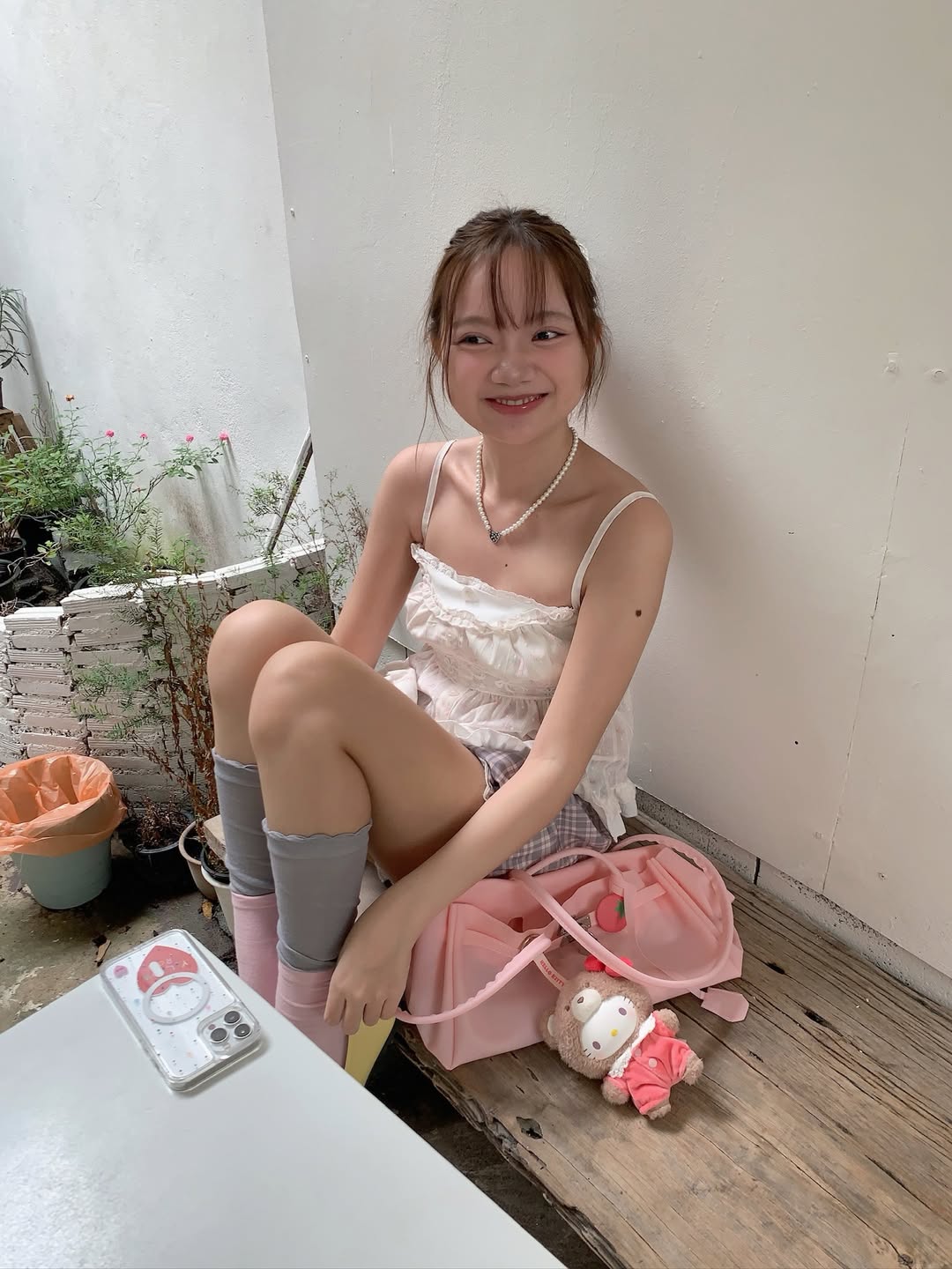 <預訂> 泰國小眾品牌🇹🇭 蕾絲荷葉邊無袖背心(肩帶可調整) | 四色入