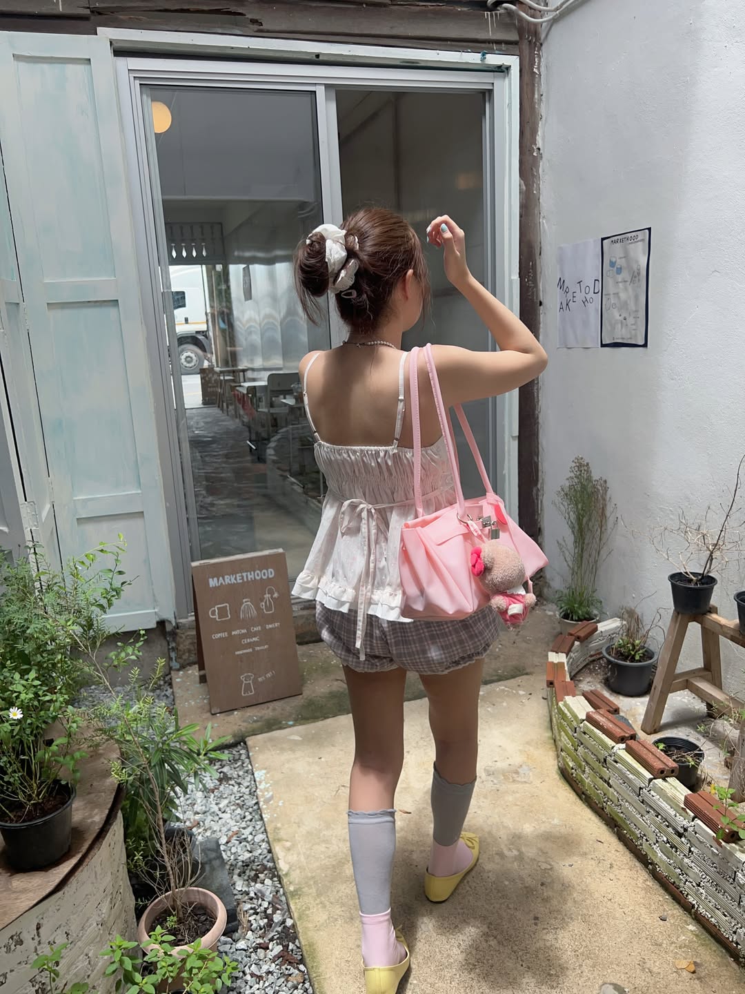 <預訂> 泰國小眾品牌🇹🇭 蕾絲荷葉邊無袖背心(肩帶可調整) | 四色入