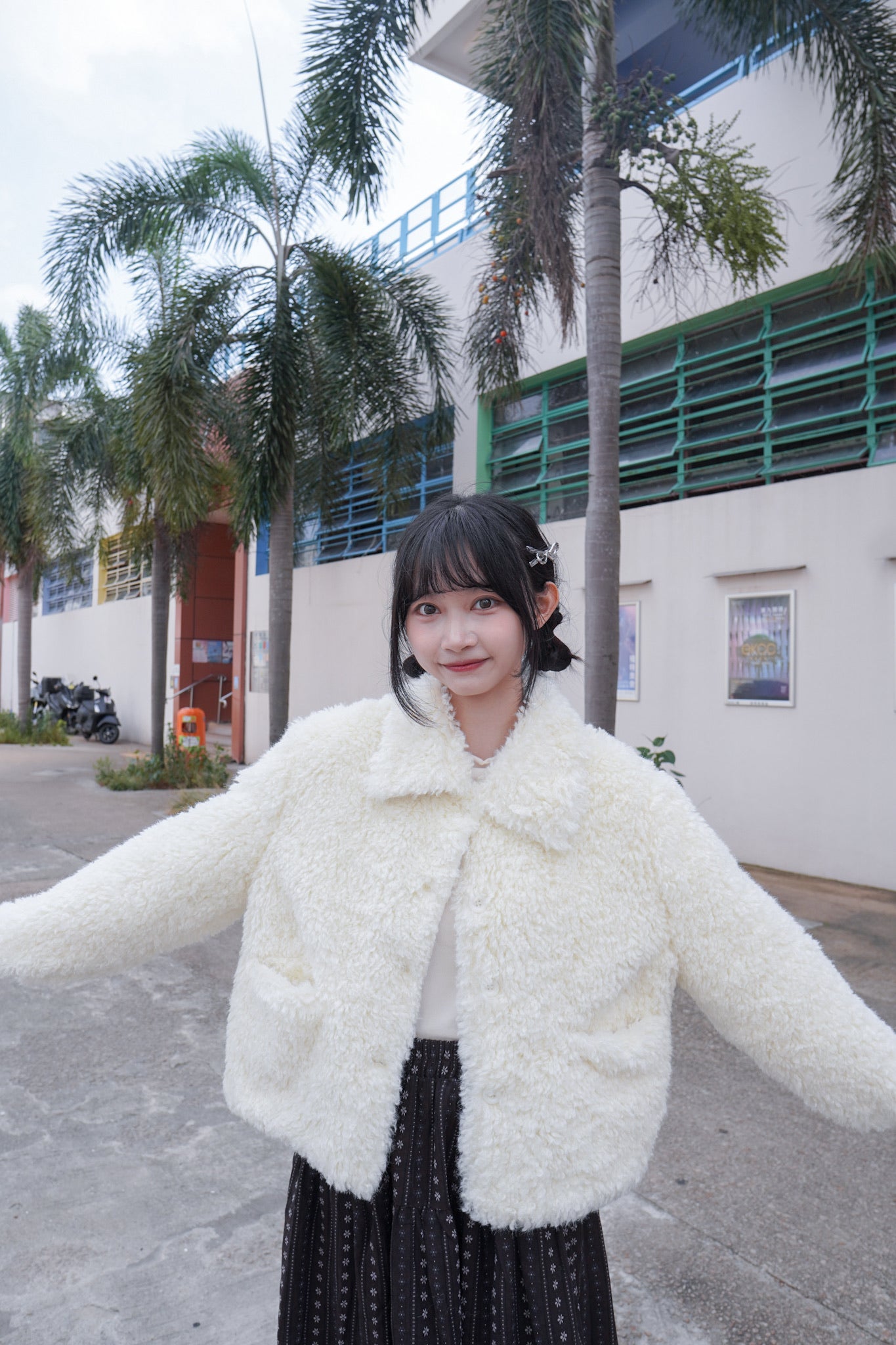 <現貨> 自家製 毛茸茸奶杏反領口袋外套