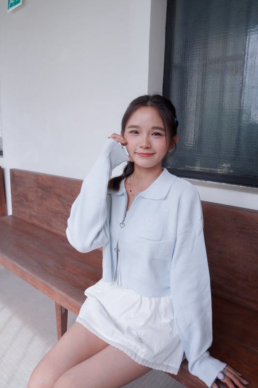 <預訂> 超可愛～馬卡龍愛心刺繡拉鍊口袋針織上衣｜天藍