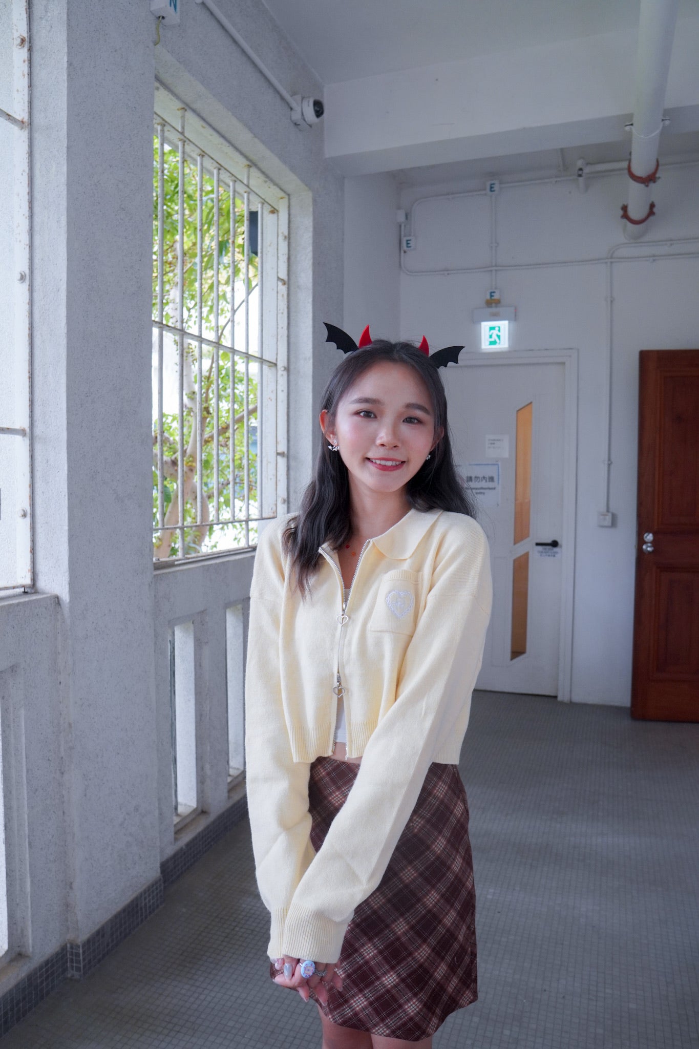 <預訂> 超可愛～馬卡龍愛心刺繡拉鍊口袋針織上衣｜米黃