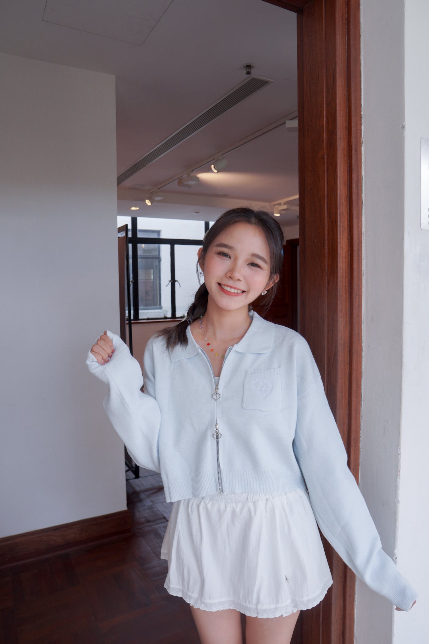 <預訂> 超可愛～馬卡龍愛心刺繡拉鍊口袋針織上衣｜天藍