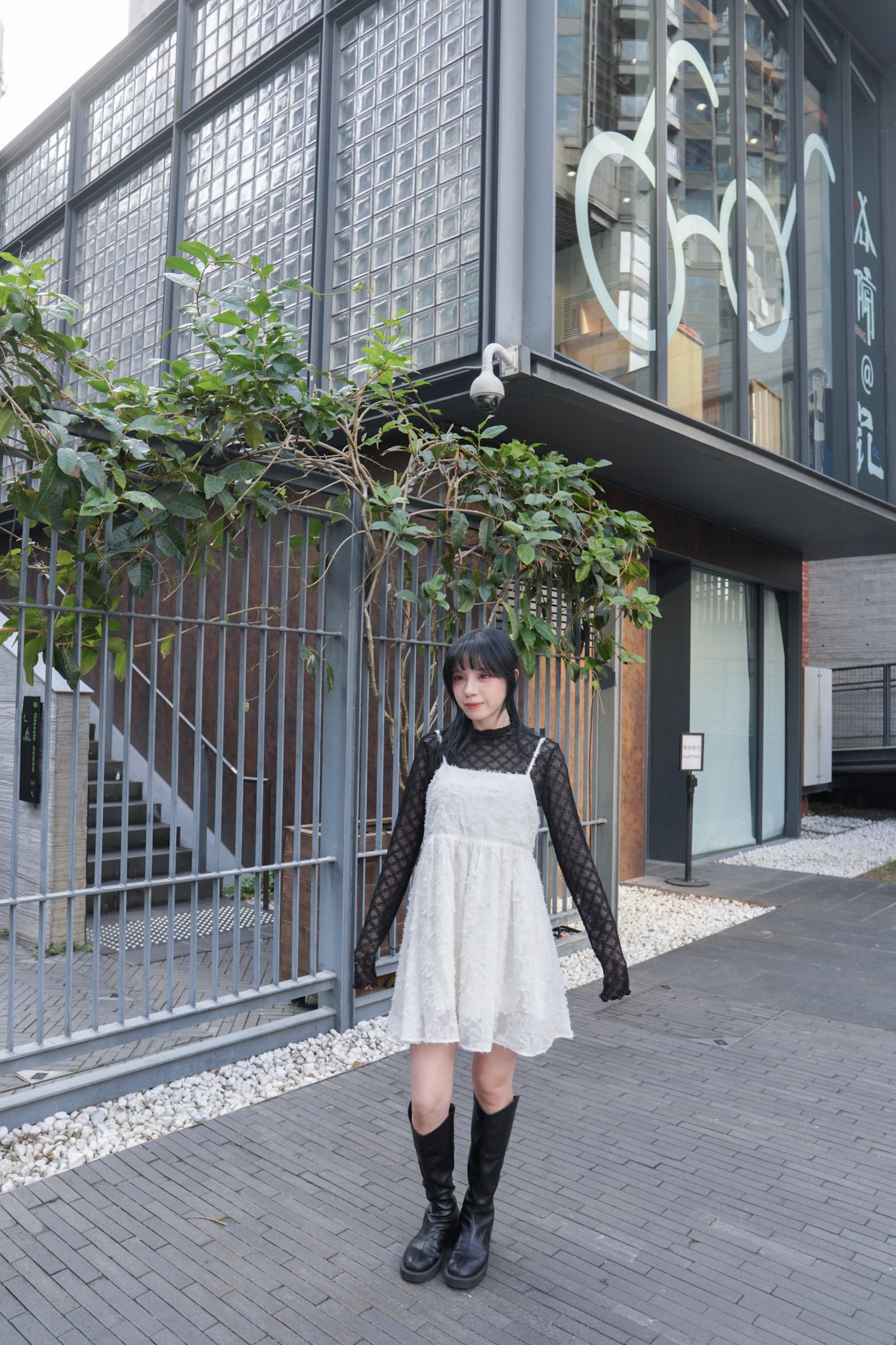 <現貨> 羽毛提花鏤空綁帶短連衣裙OPs｜兩色入