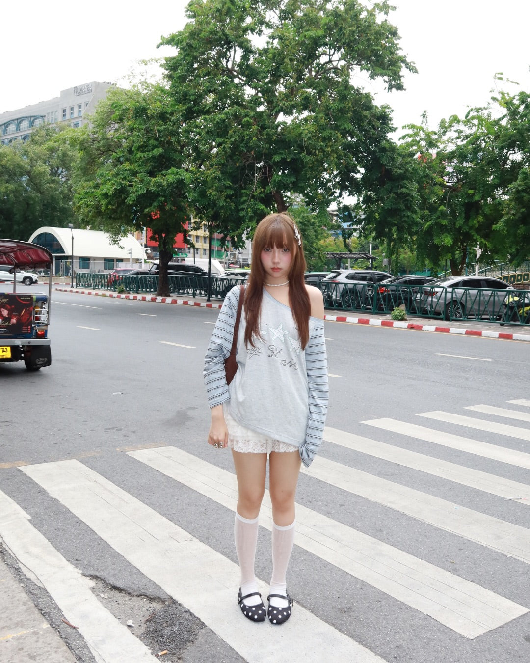 <預訂> 泰國小眾品牌🇹🇭 Oversized Y2K露肩長袖上衣 | 兩色入