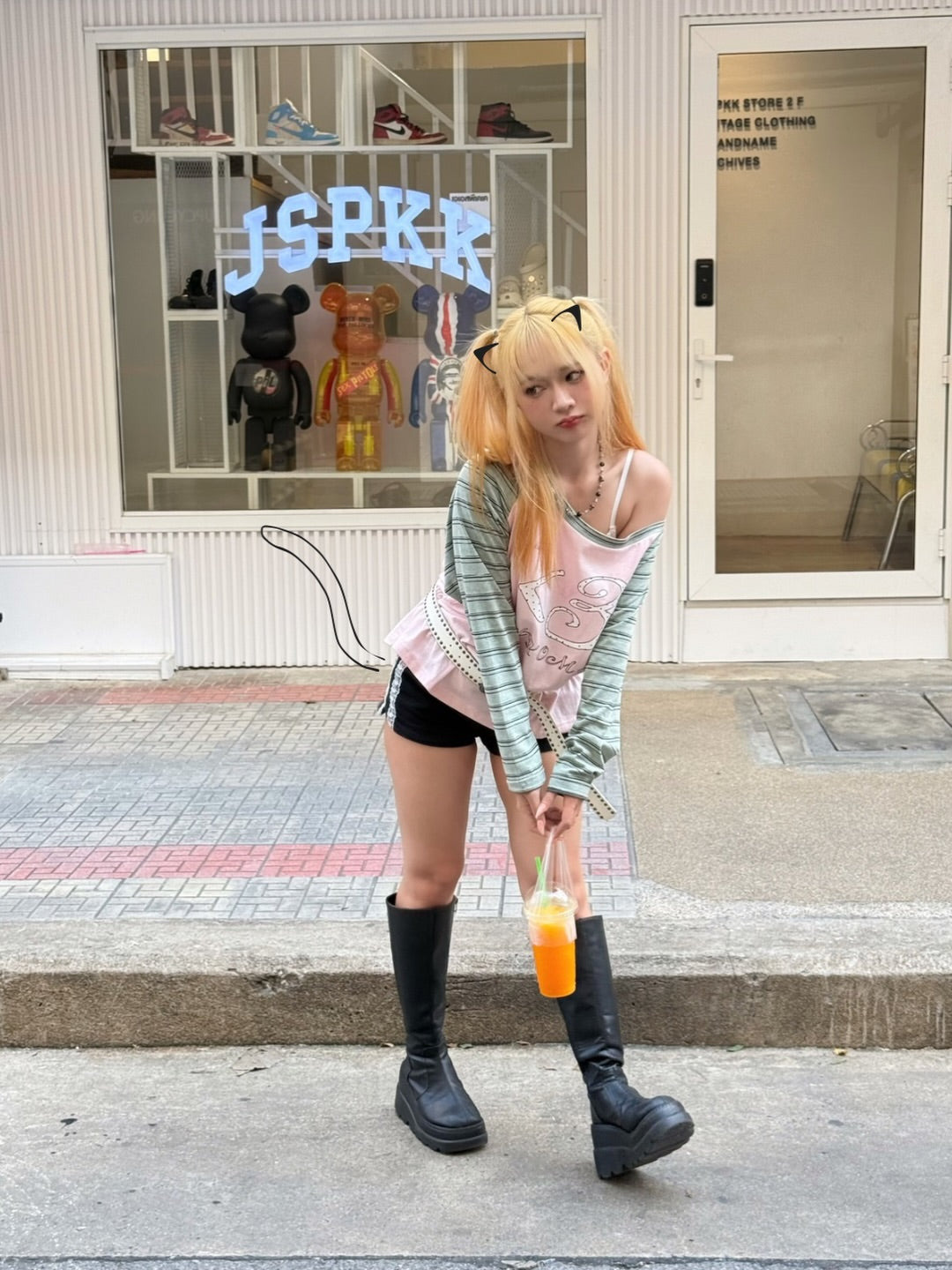<預訂> 泰國小眾品牌🇹🇭 Oversized Y2K露肩長袖上衣 | 兩色入