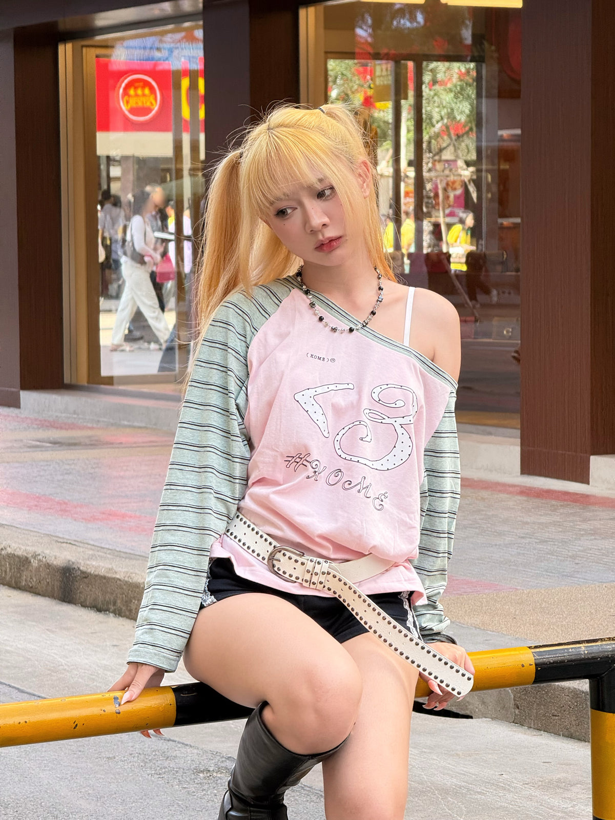 <預訂> 泰國小眾品牌🇹🇭 Oversized Y2K露肩長袖上衣 | 兩色入
