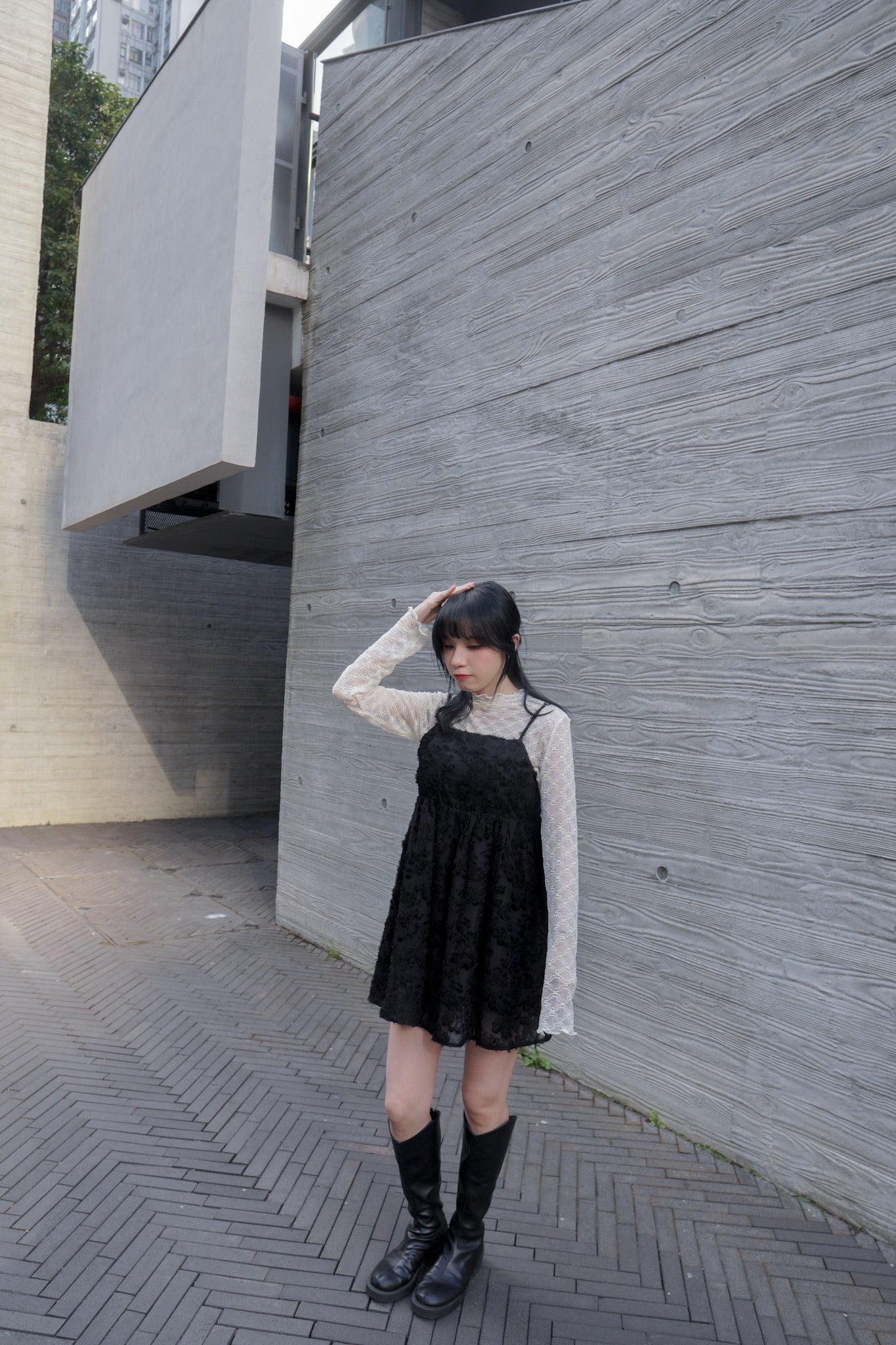 <現貨> 羽毛提花鏤空綁帶短連衣裙OPs｜兩色入