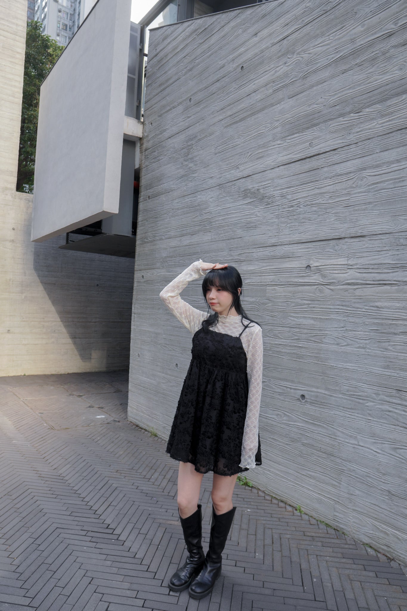 <現貨> 羽毛提花鏤空綁帶短連衣裙OPs｜兩色入