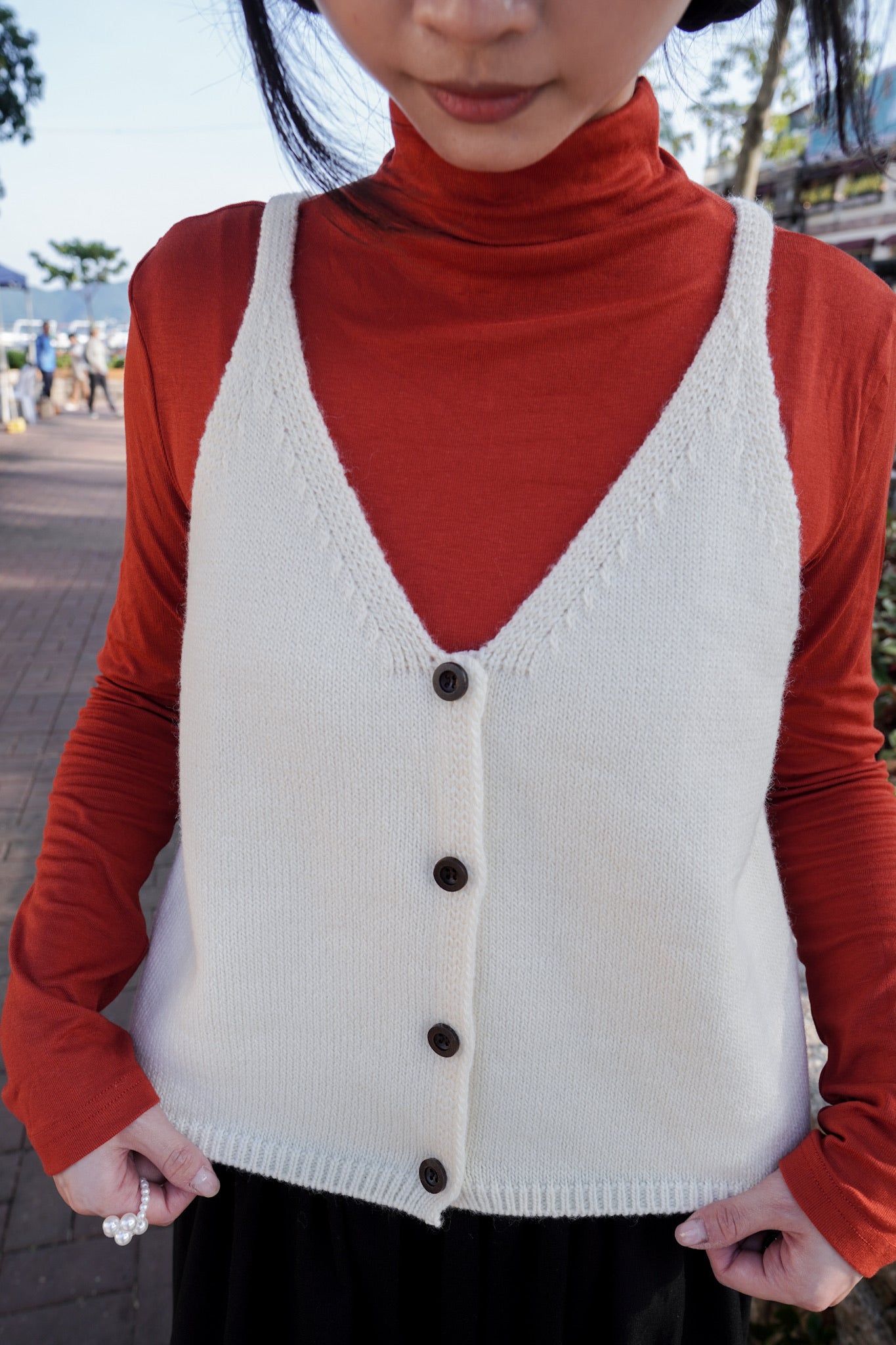 <現貨> 簡約針織v領鈕扣馬甲背心｜兩色入