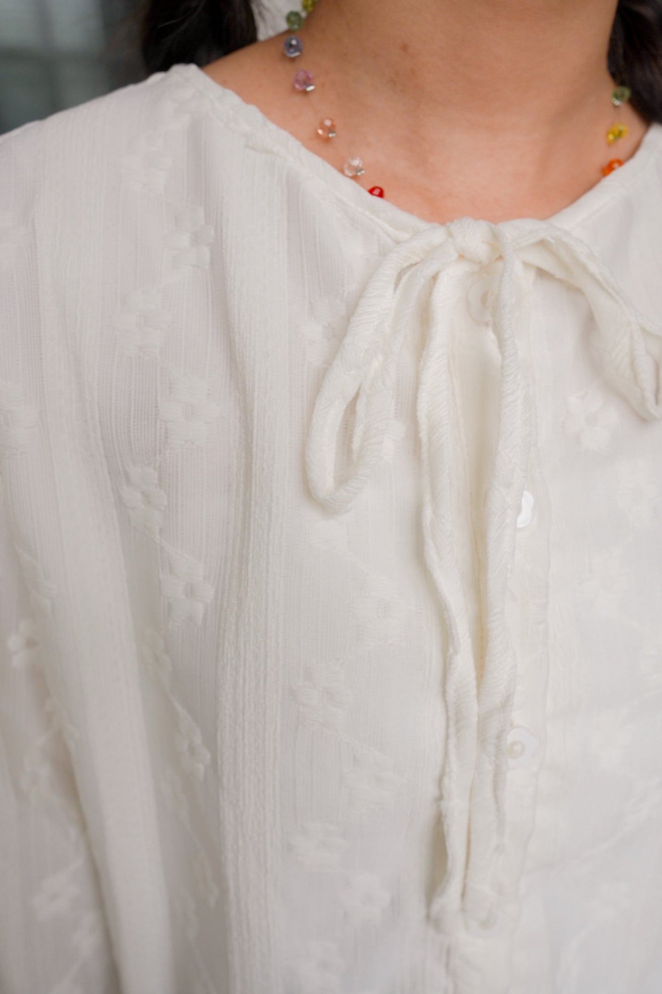 <預訂> 獨家款 泰國人手製作!  刺繡立體小花卉綁帶開胸泡泡袖上衣｜兩色入