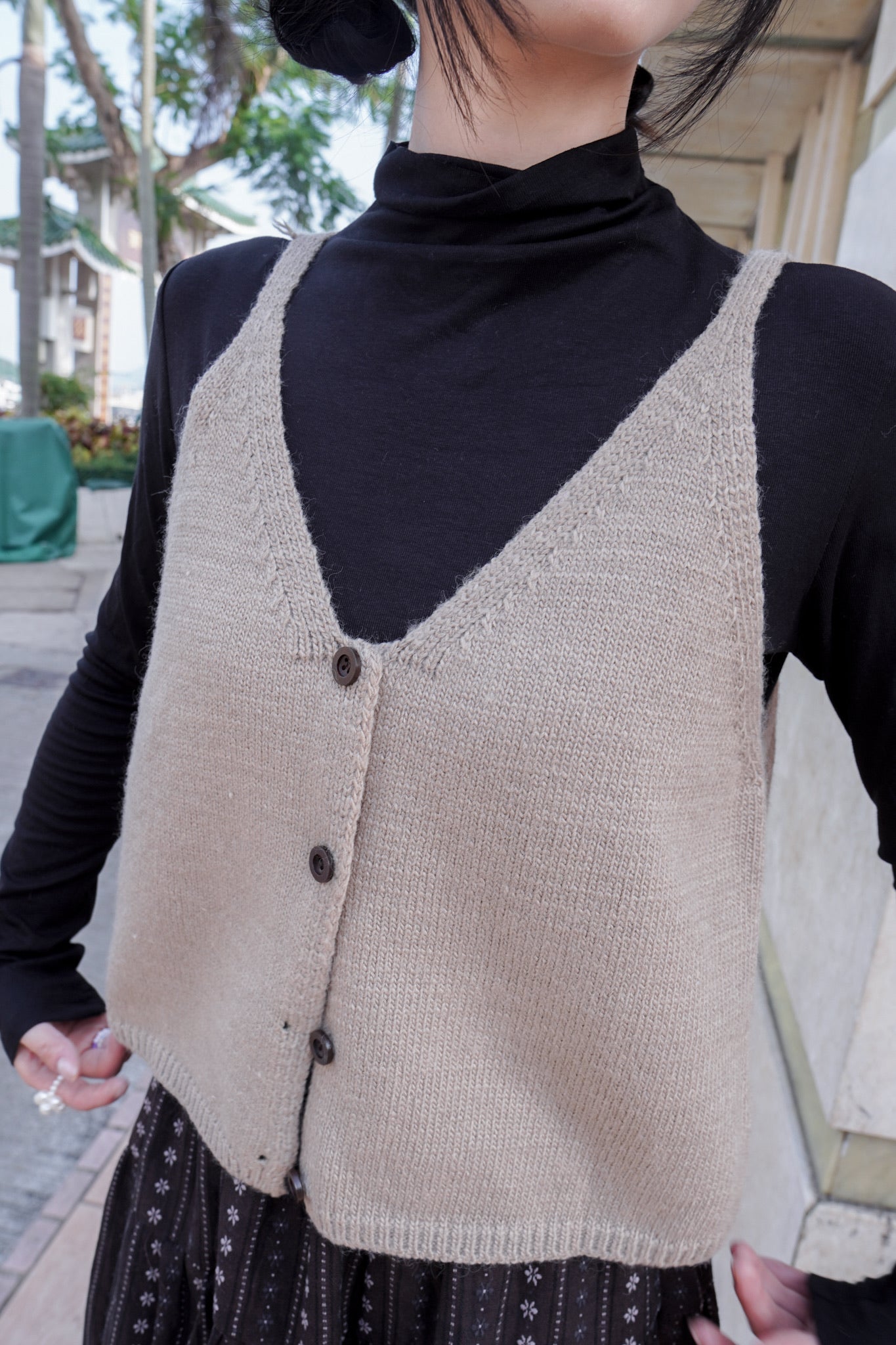 <現貨> 簡約針織v領鈕扣馬甲背心｜兩色入